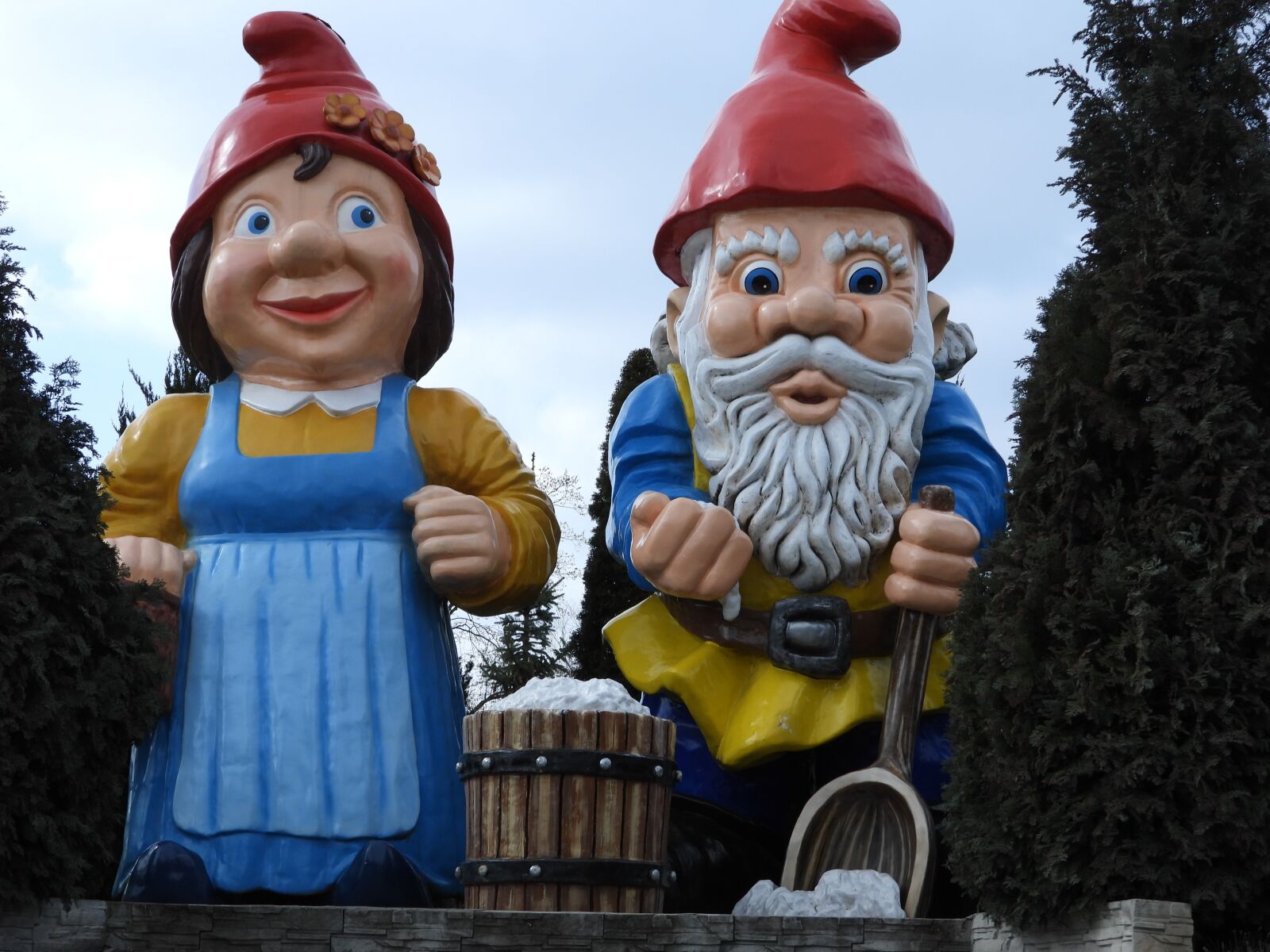 Nikon Coolpix P1000 sample photo. Dwarves, park leprechaun, playground photography