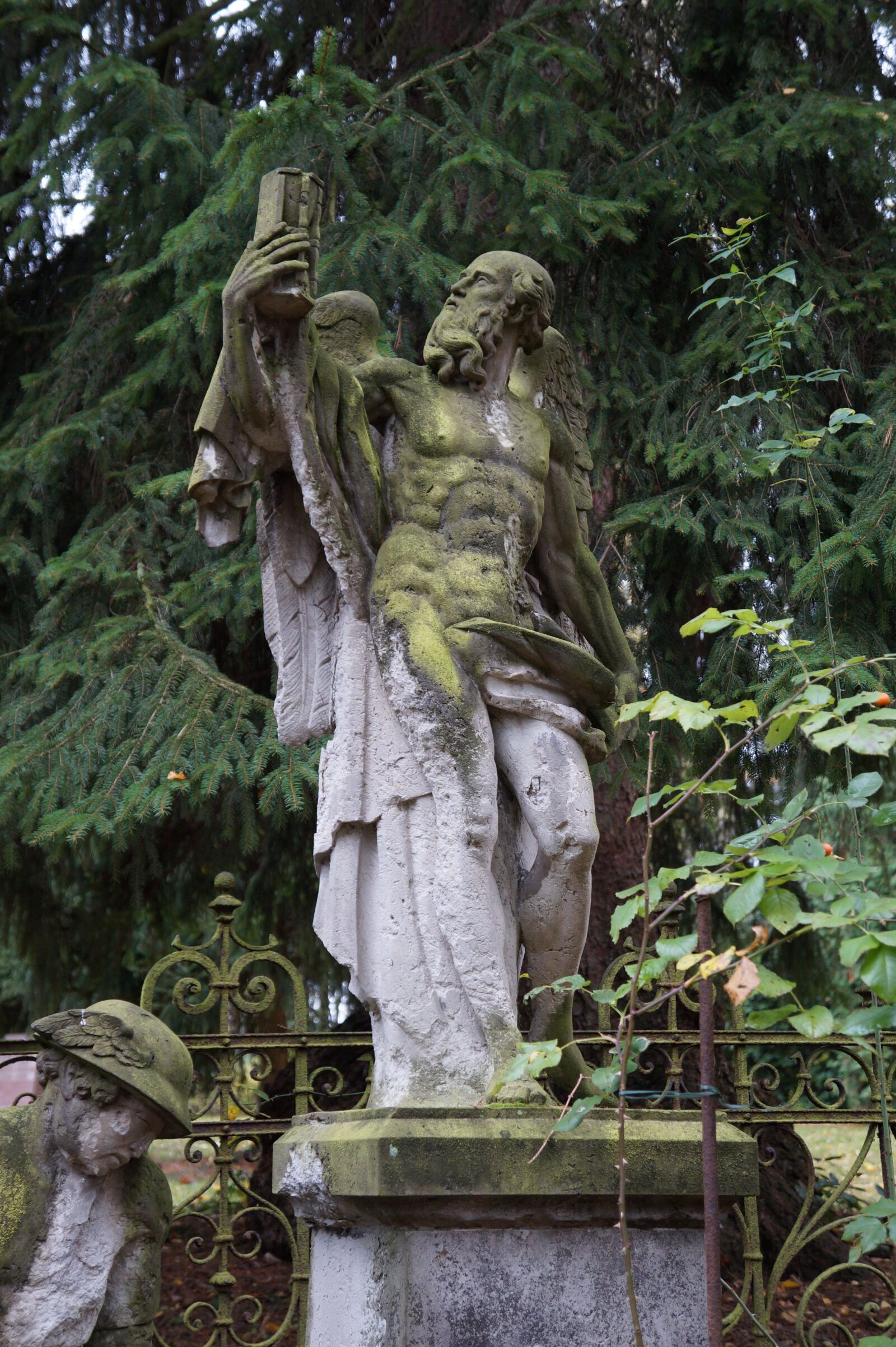 Sony Alpha a3000 sample photo. Figure, old, weathered photography