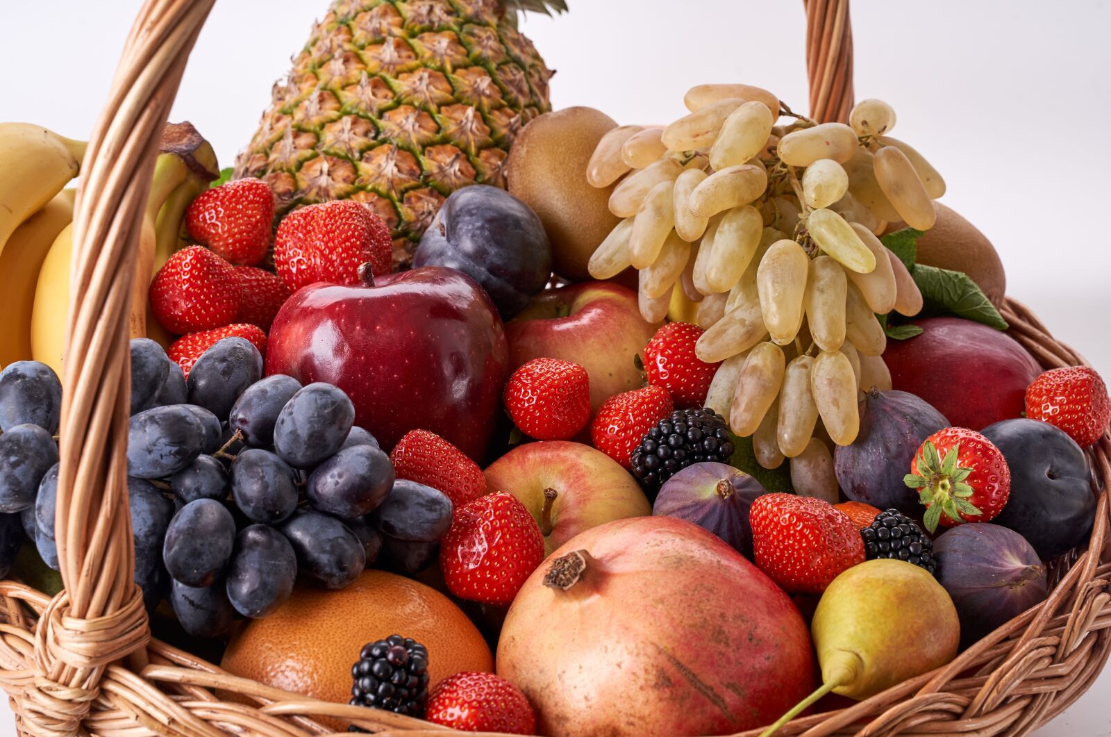 Sony a7 III + Tamron 28-75mm F2.8 Di III RXD sample photo. Fresh fruits basket, fruit photography