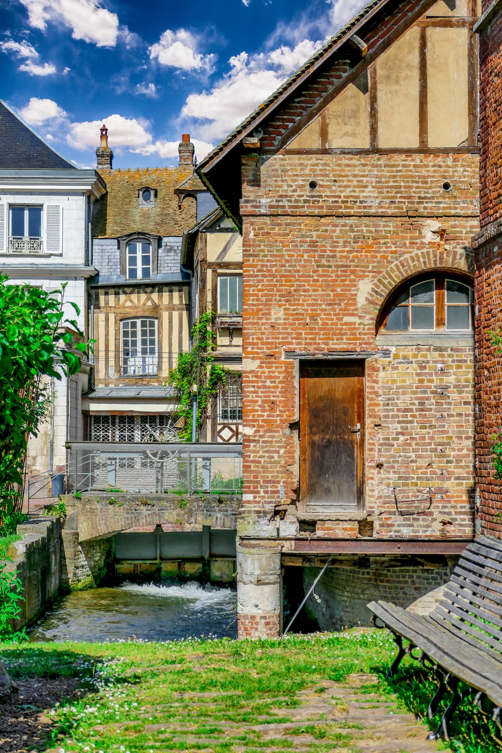 Panasonic Lumix DMC-FZ1000 sample photo. Eure, louviers, normandy photography