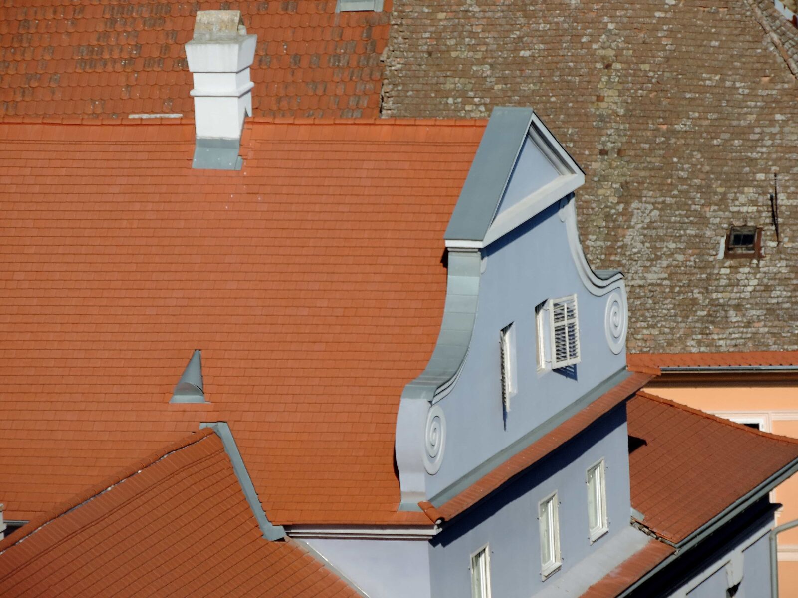 Nikon Coolpix P520 sample photo. Architecture, building, house, window photography