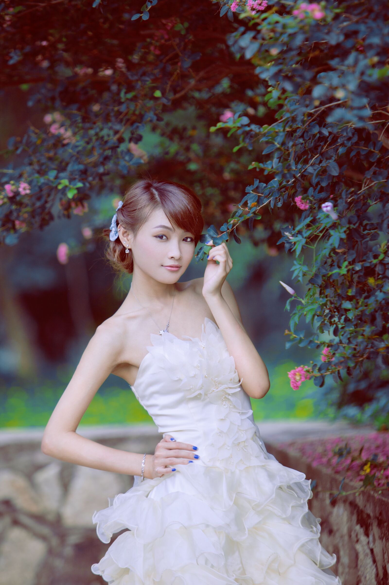 Canon EOS 5D Mark II sample photo. Retouching, beauty, wedding dresses photography