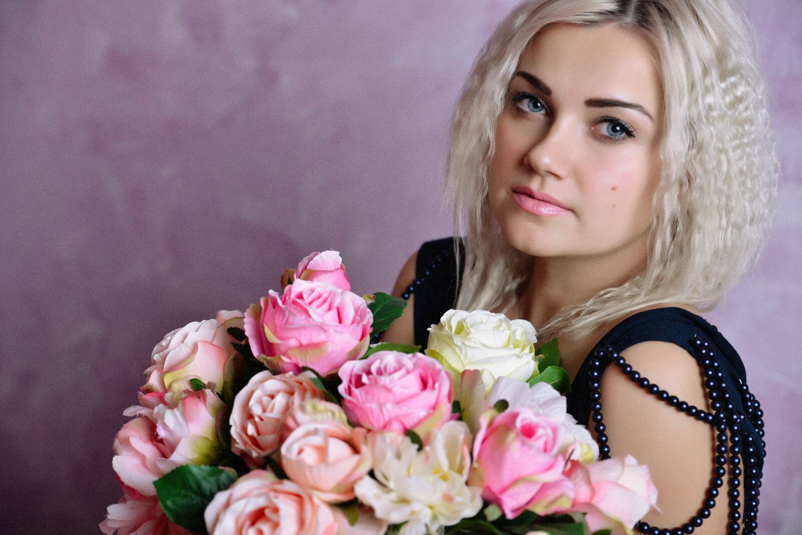 Nikon D800 sample photo. Beautiful blonde with flowers photography