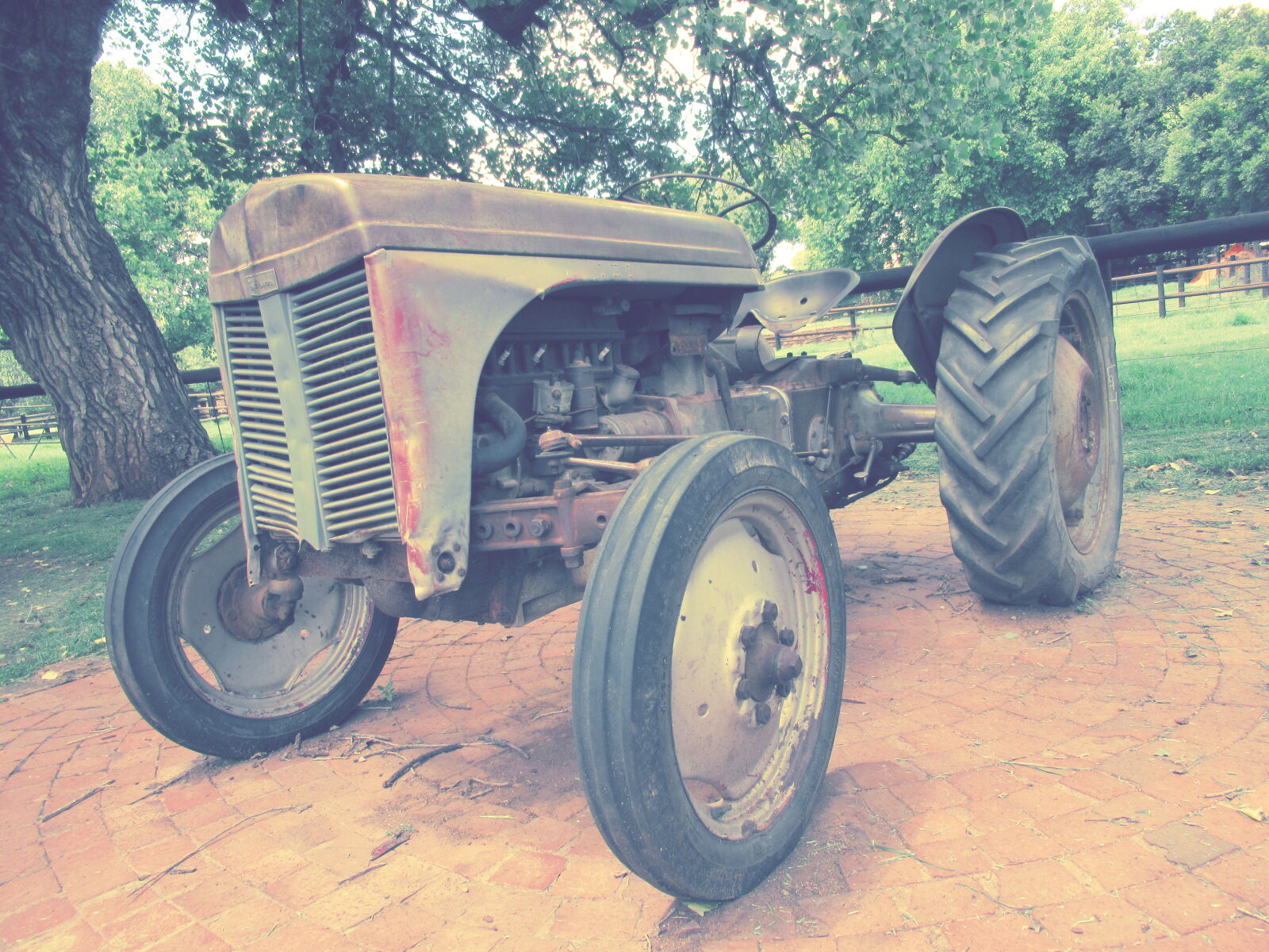 Canon PowerShot SX620 HS sample photo. Antique, circle, drive, engine photography