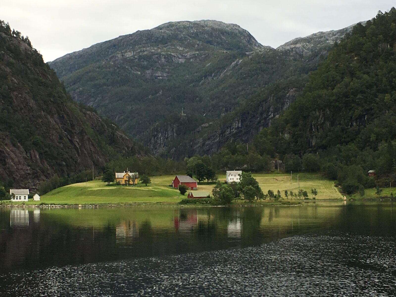 iPhone 6s Plus back camera 4.15mm f/2.2 sample photo. Bergen, island, water photography