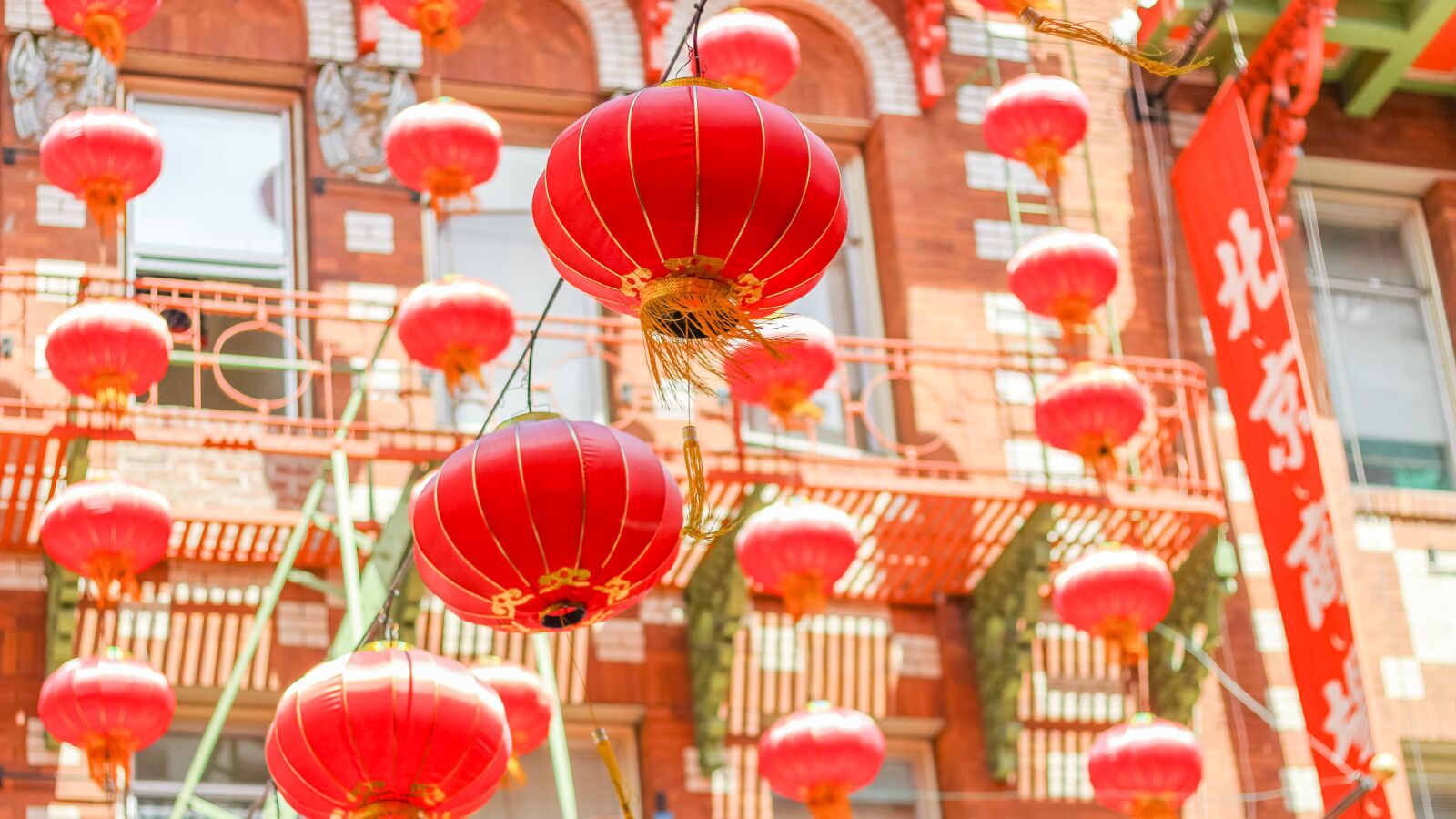 Canon EOS 1300D (EOS Rebel T6 / EOS Kiss X80) sample photo. Paper lanterns, chinatown, san photography