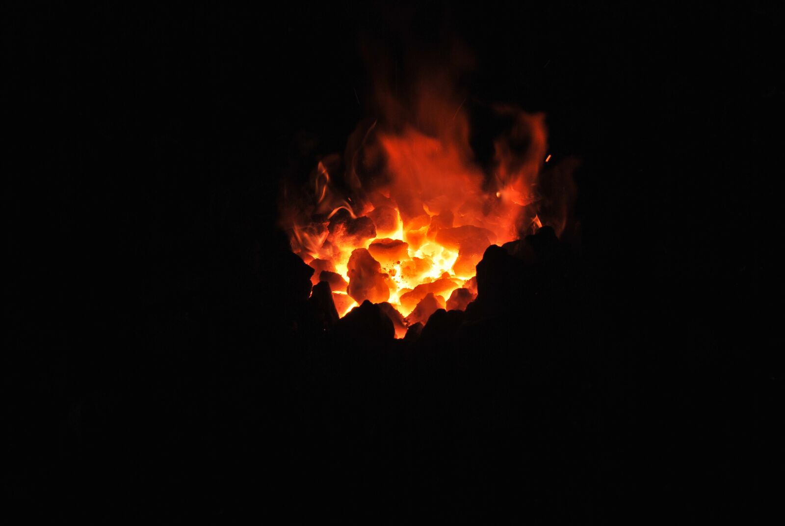 Nikon D60 sample photo. Fire, embers, heat photography