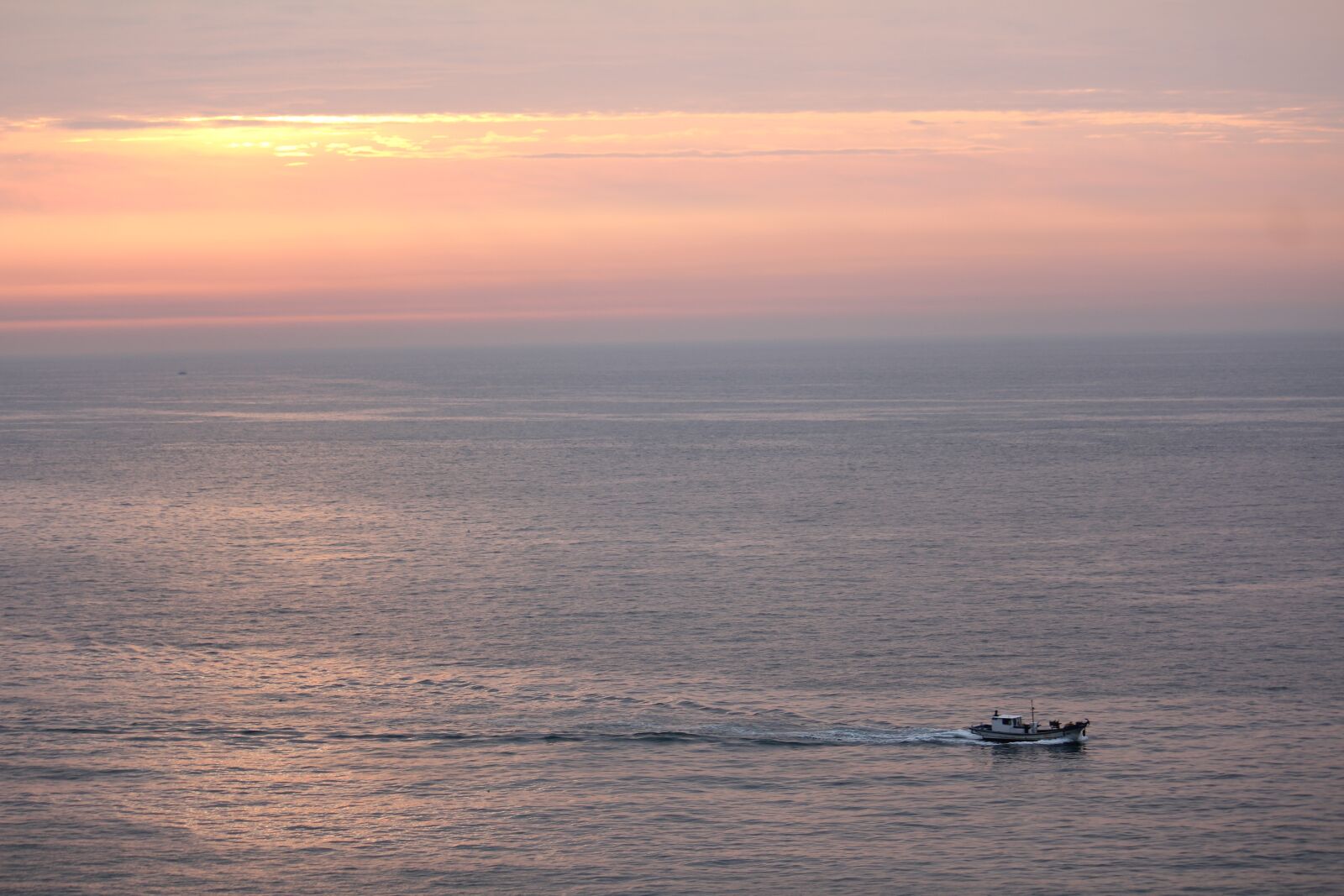 Canon EOS 550D (EOS Rebel T2i / EOS Kiss X4) sample photo. Dawn, red sky, twilight photography