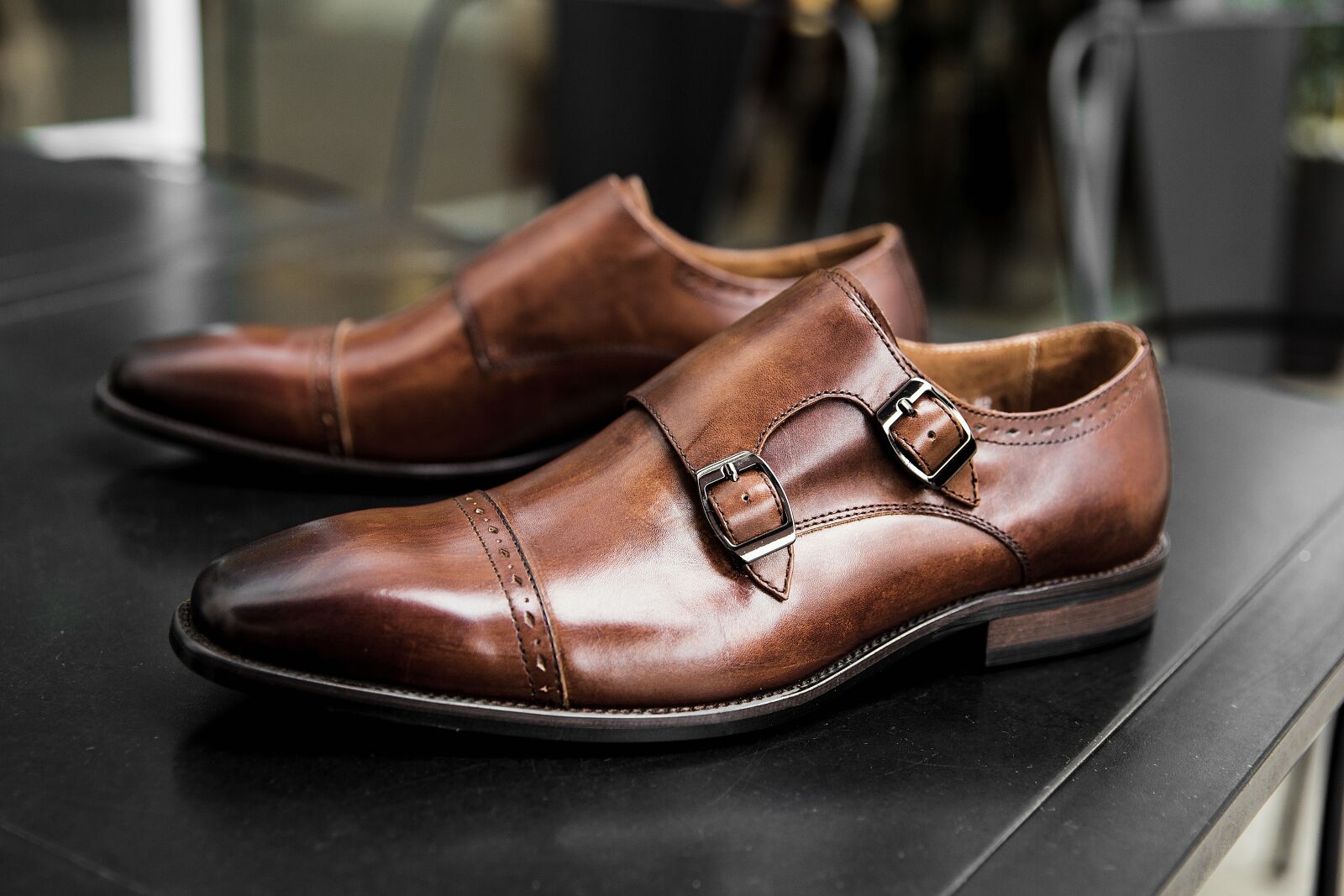 Canon EF 24-70mm F2.8L II USM sample photo. Shoes men, shoe, shine photography