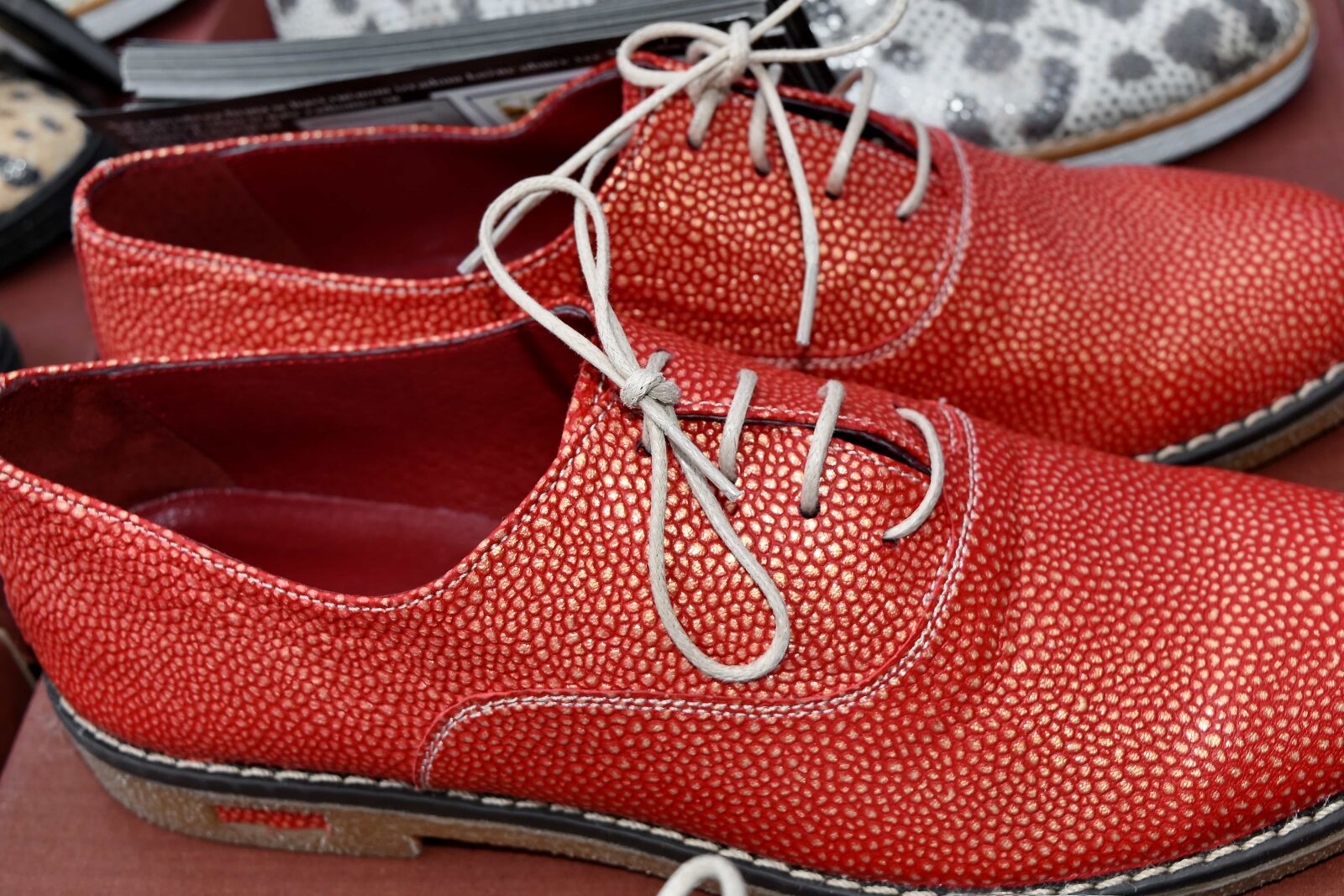 Nikon D5500 sample photo. Handmade, leather, red, fashion photography
