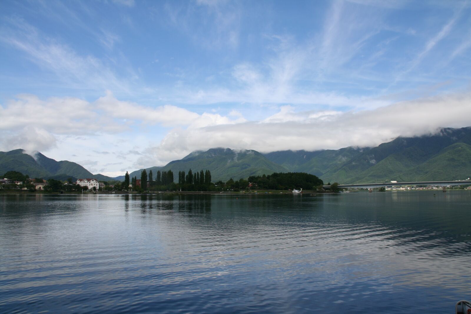 Canon EOS 350D (EOS Digital Rebel XT / EOS Kiss Digital N) sample photo. Japan, beautiful lake, clouds photography