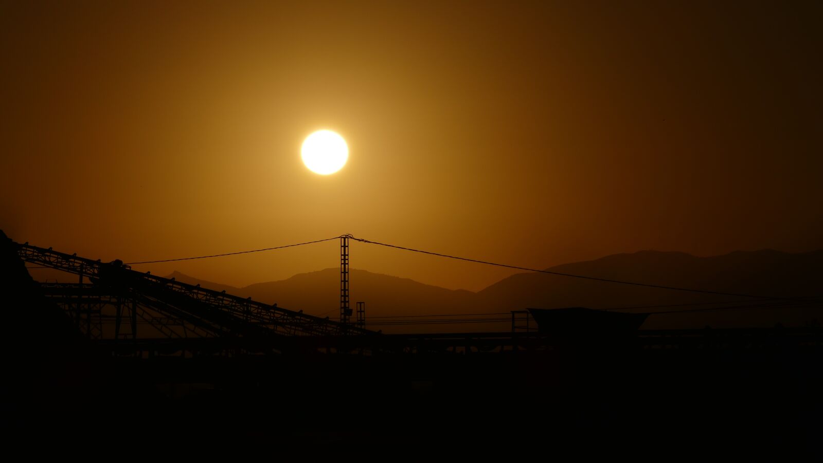 Panasonic Lumix DMC-FZ1000 sample photo. Sunset, industrial, evening photography