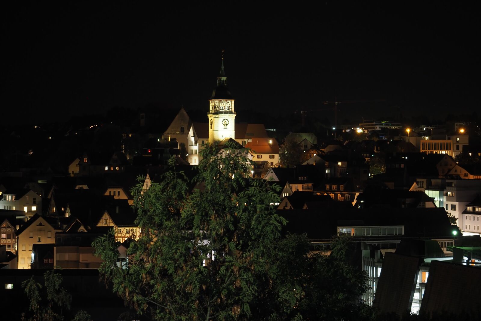 Olympus OM-D E-M1 Mark II + Olympus M.Zuiko Digital ED 12-40mm F2.8 Pro sample photo. Evening, tower, church photography