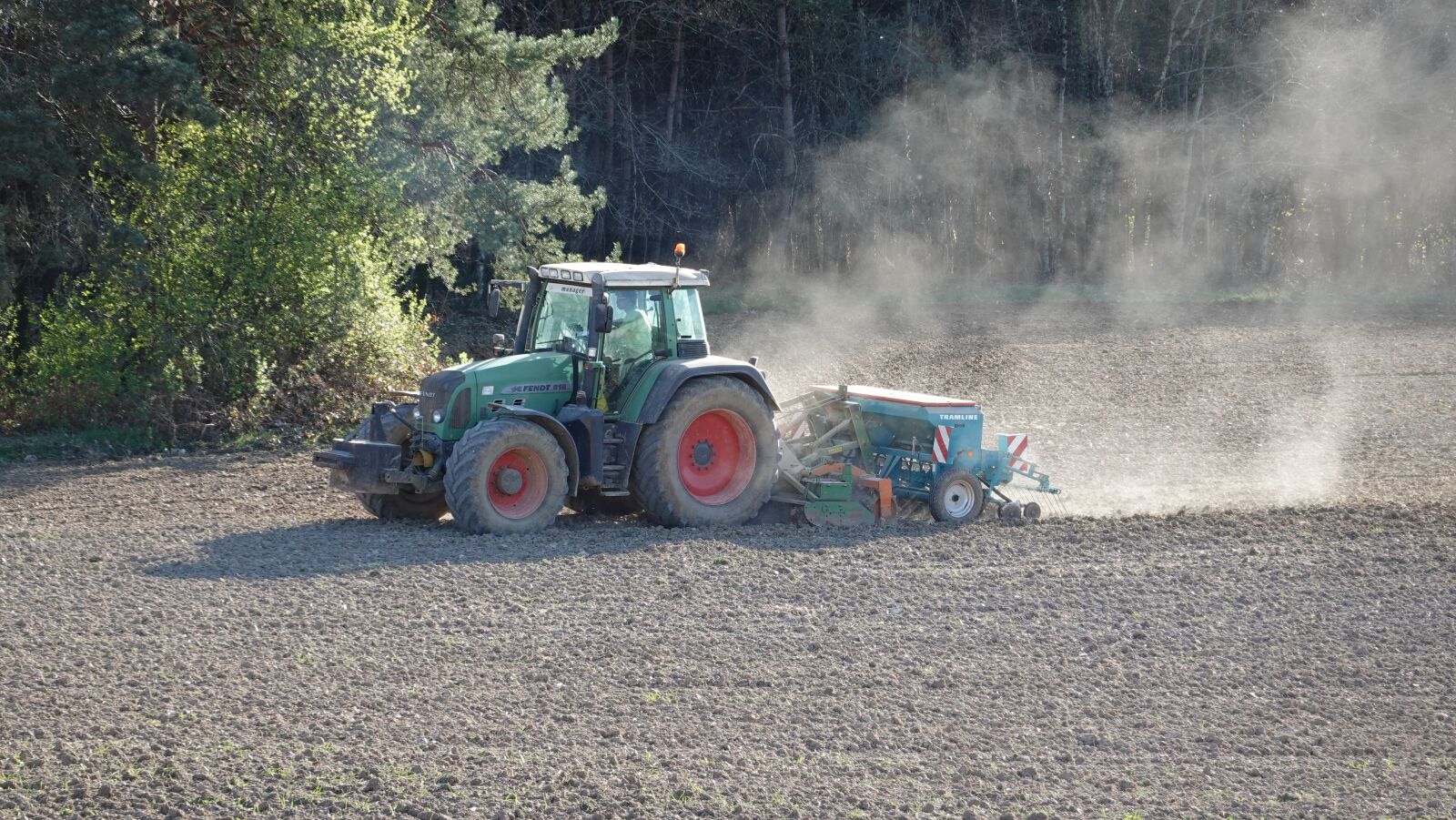 Sony Cyber-shot DSC-RX100 VI sample photo. Tractor, seeds, farmer photography