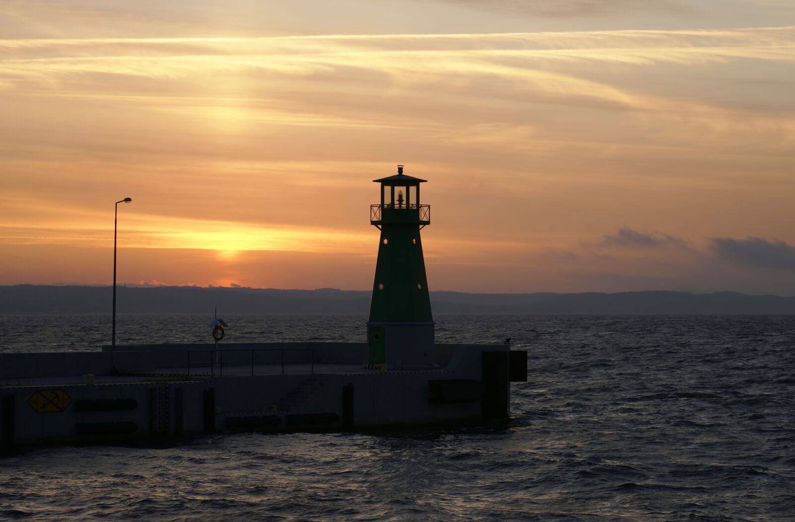 Sony Alpha DSLR-A100 sample photo. Sea, lighthouse, sea wall photography