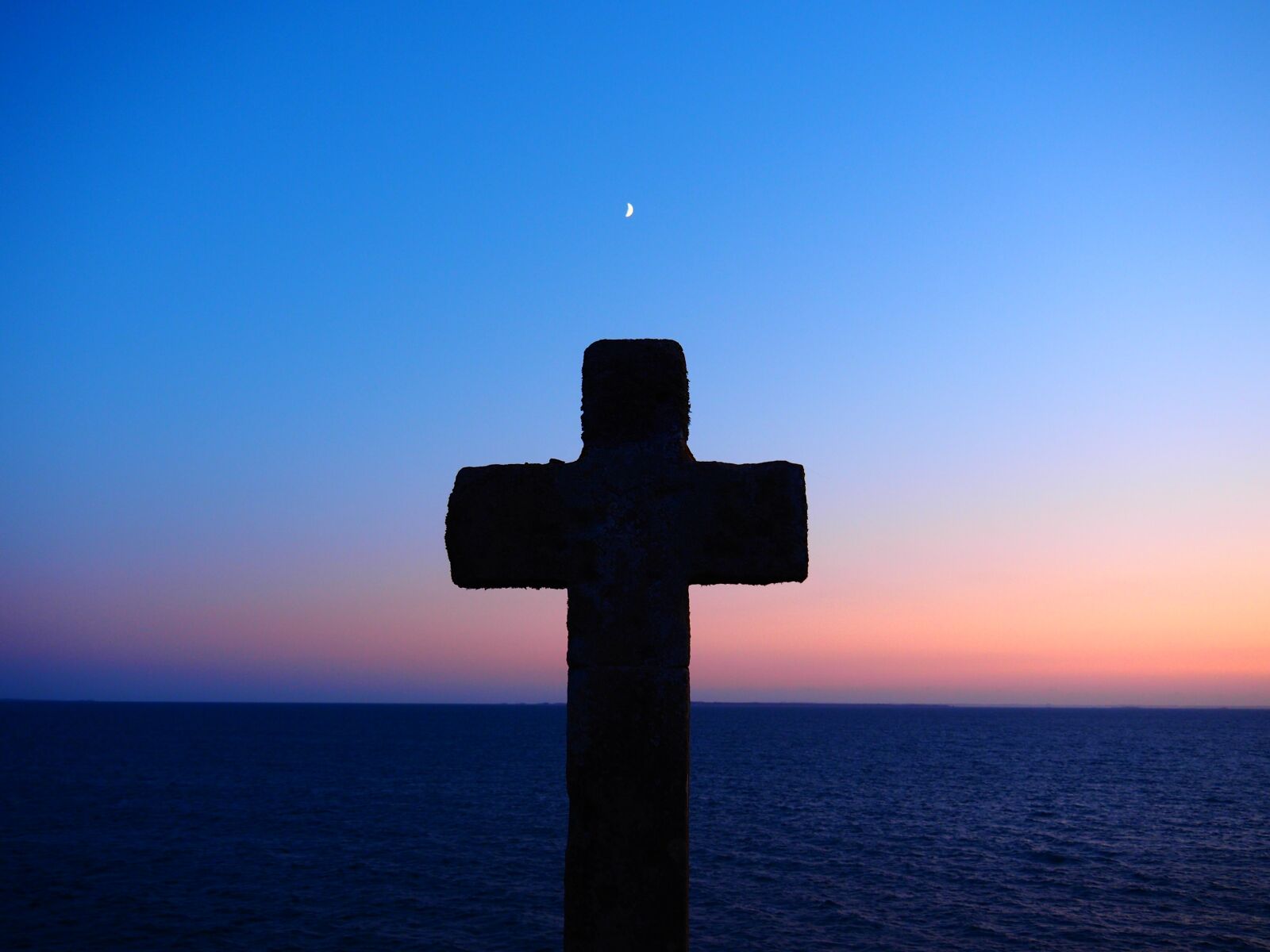 Olympus OM-D E-M5 II sample photo. Cross, sign, christian photography