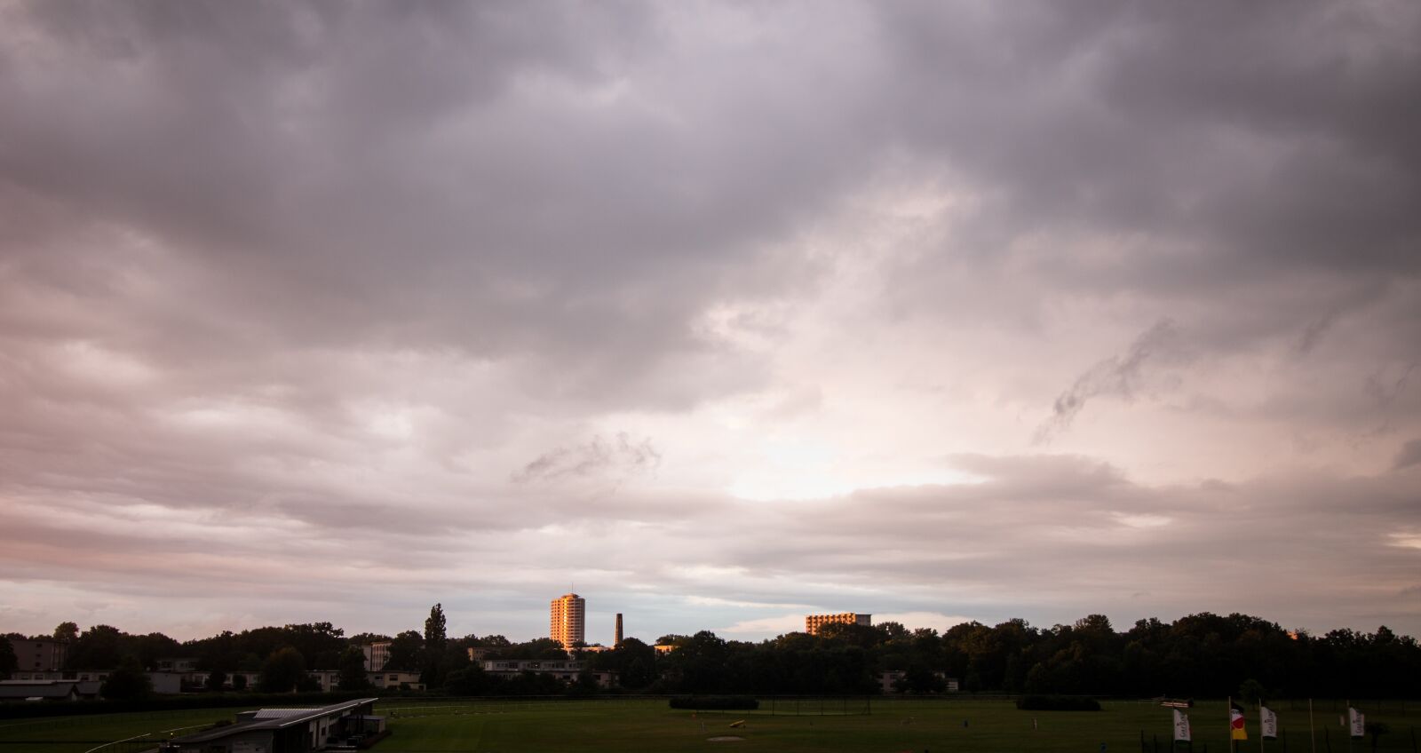 Canon EOS 70D sample photo. Sky, city, clouds photography