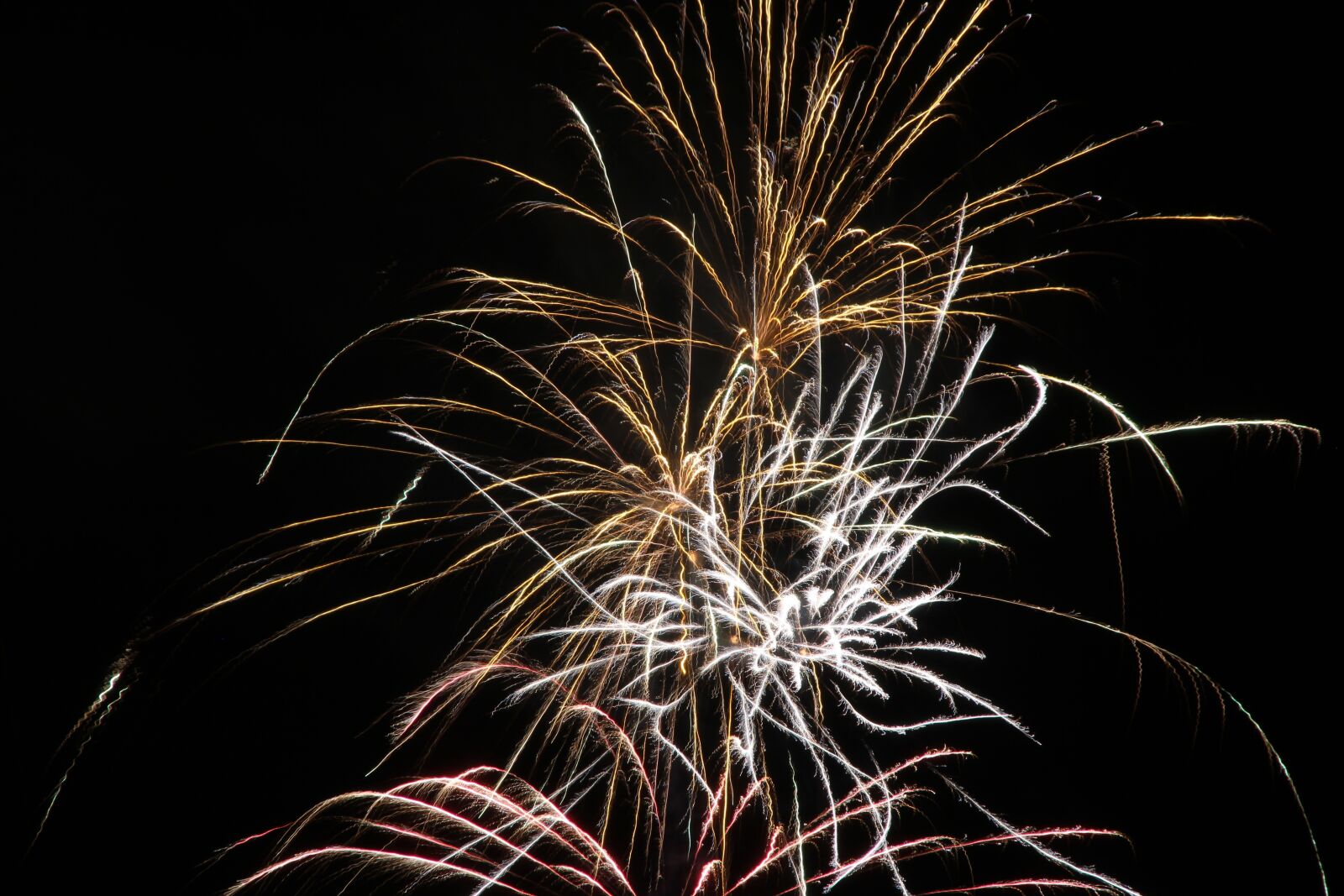 Canon EOS 550D (EOS Rebel T2i / EOS Kiss X4) sample photo. Fireworks, new year's eve photography