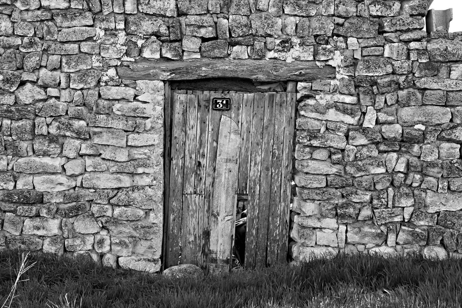 Canon EF 50mm F1.8 STM sample photo. Door, old, arc photography