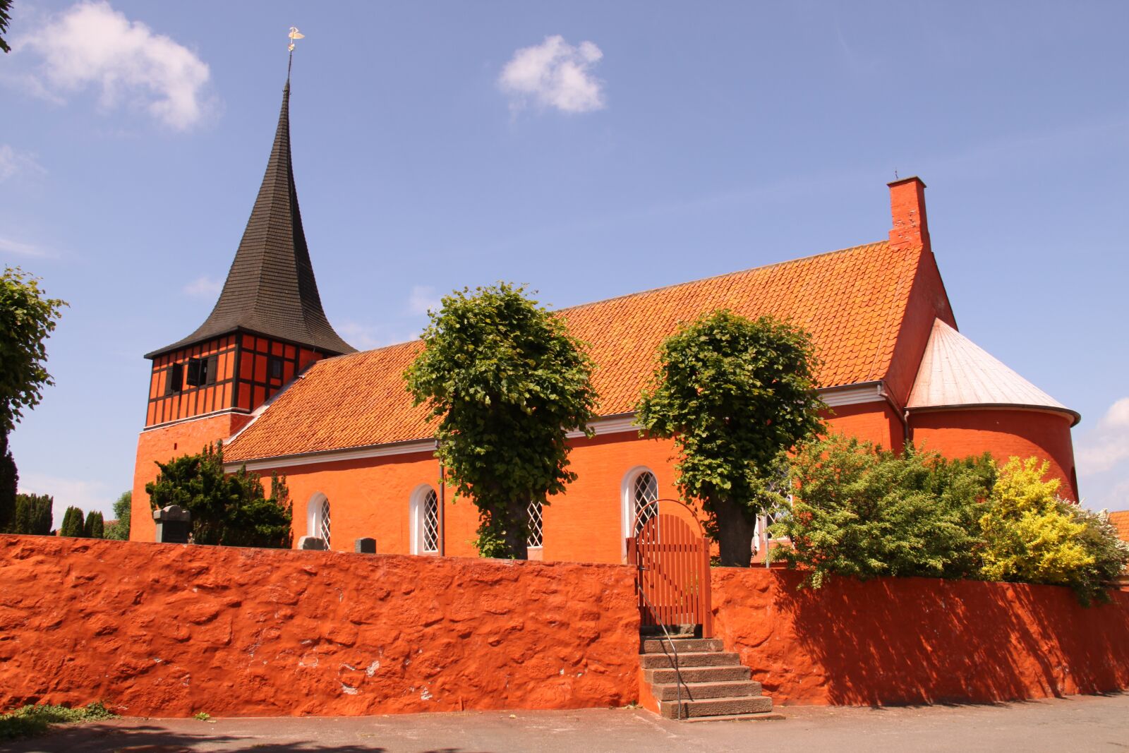 Canon EOS 50D sample photo. Svaneke, church, red photography