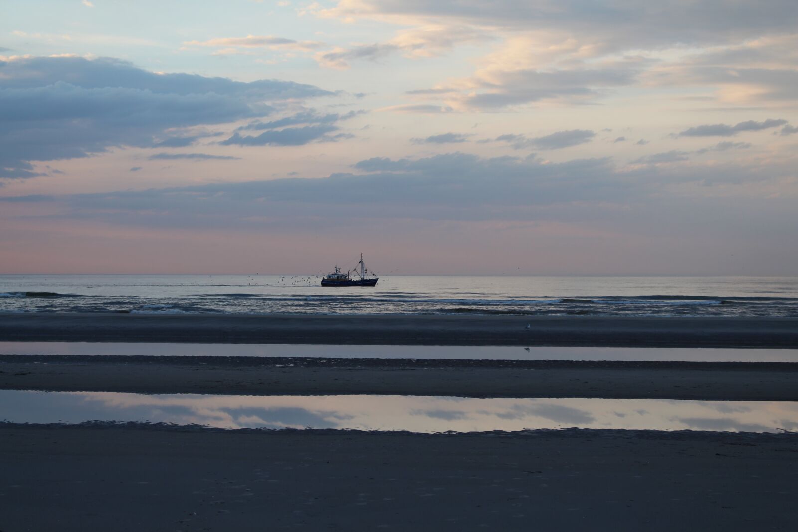 Canon EOS 700D (EOS Rebel T5i / EOS Kiss X7i) sample photo. Ameland, buren, beach photography