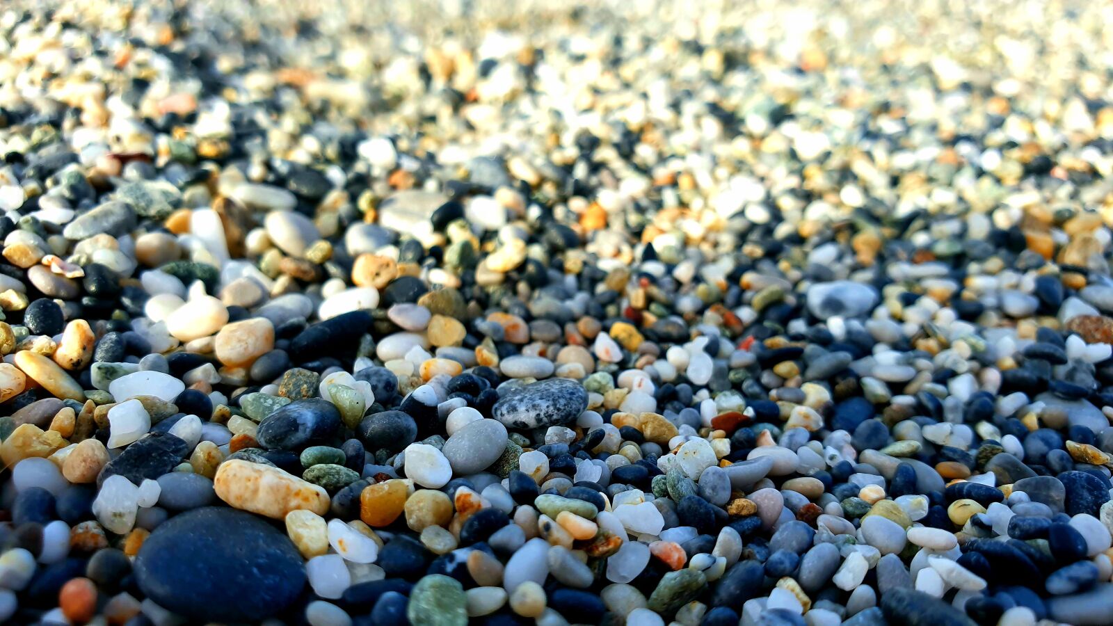 Samsung Galaxy S10e sample photo. Beach, stone, rocky photography