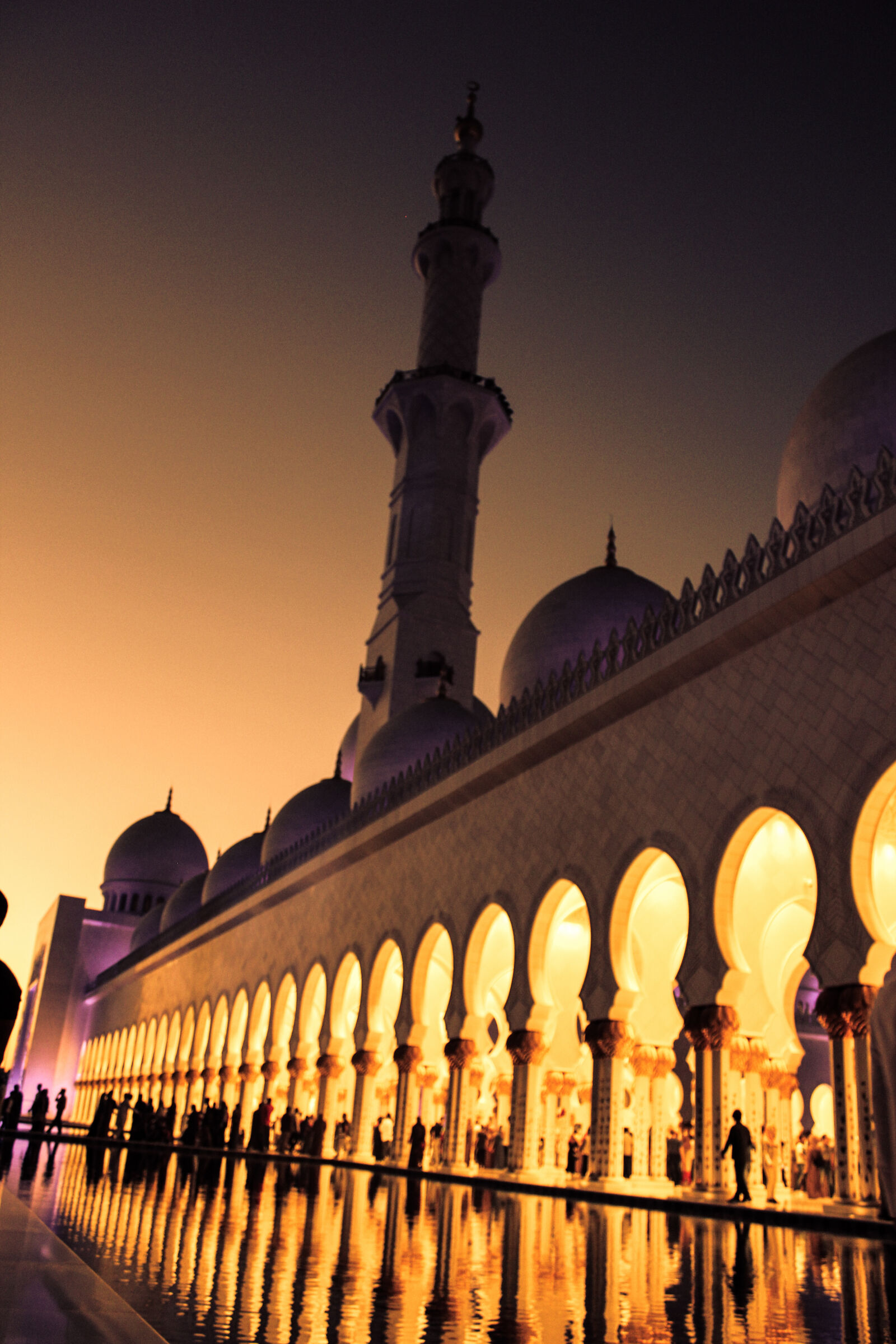 Canon EF-S 18-55mm F3.5-5.6 IS sample photo. Abudhabi, back, light, bright photography