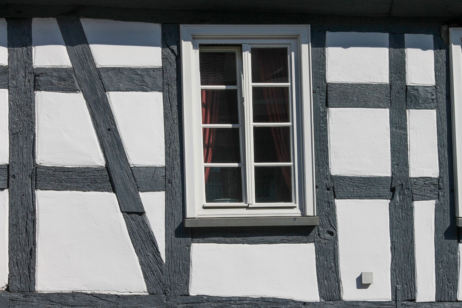 Canon EOS 1100D (EOS Rebel T3 / EOS Kiss X50) sample photo. Truss, medieval, compartments photography