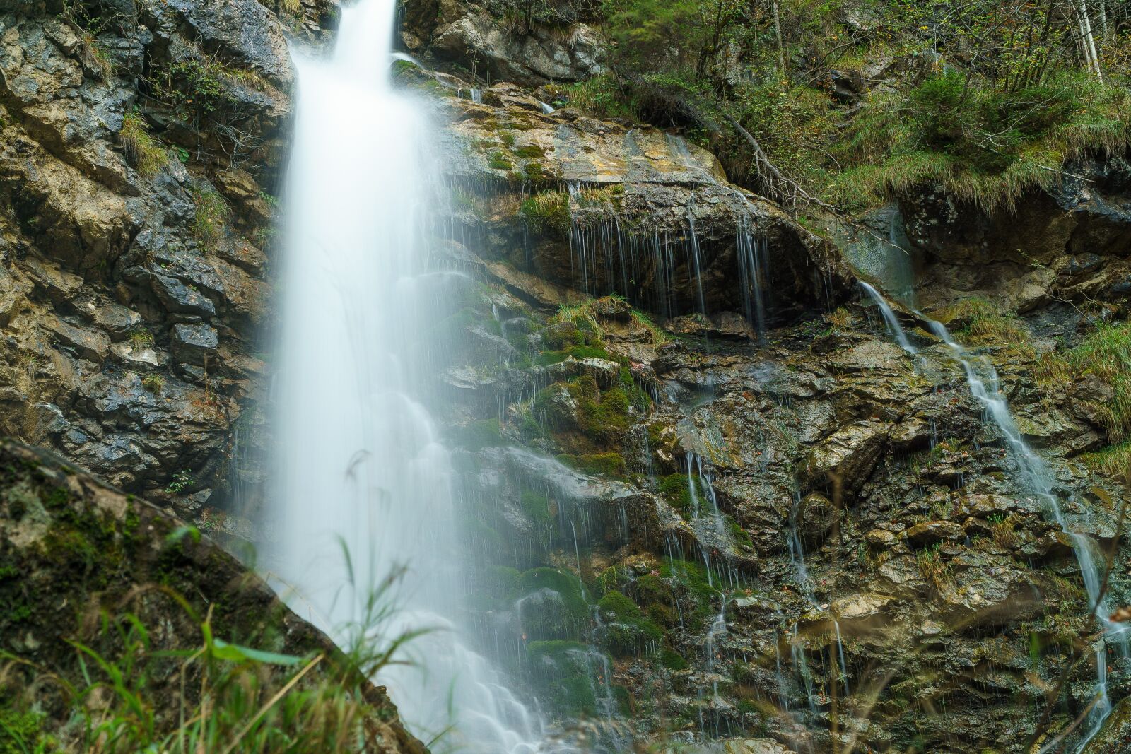 Sony a6000 + Sony E PZ 18-105mm F4 G OSS sample photo. Foghorn, wrinkle bach, tobel photography