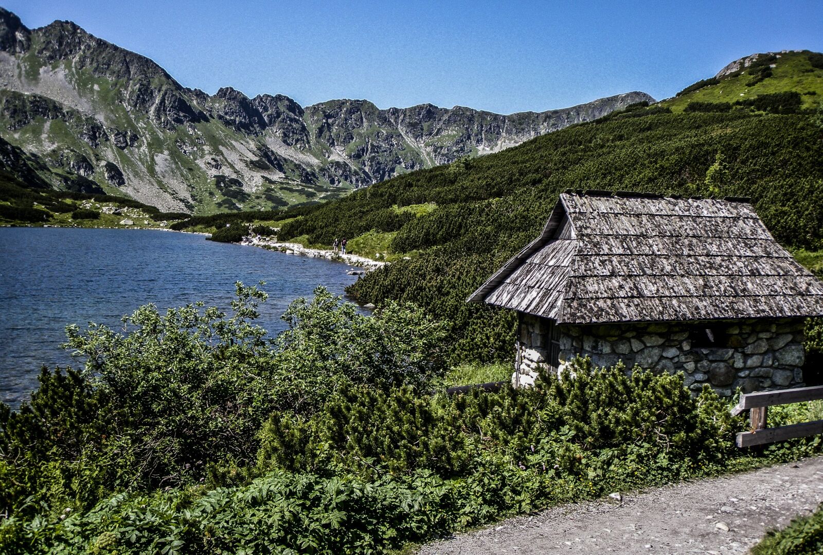Olympus u1040,S1040 sample photo. Mountains, cabin, house photography