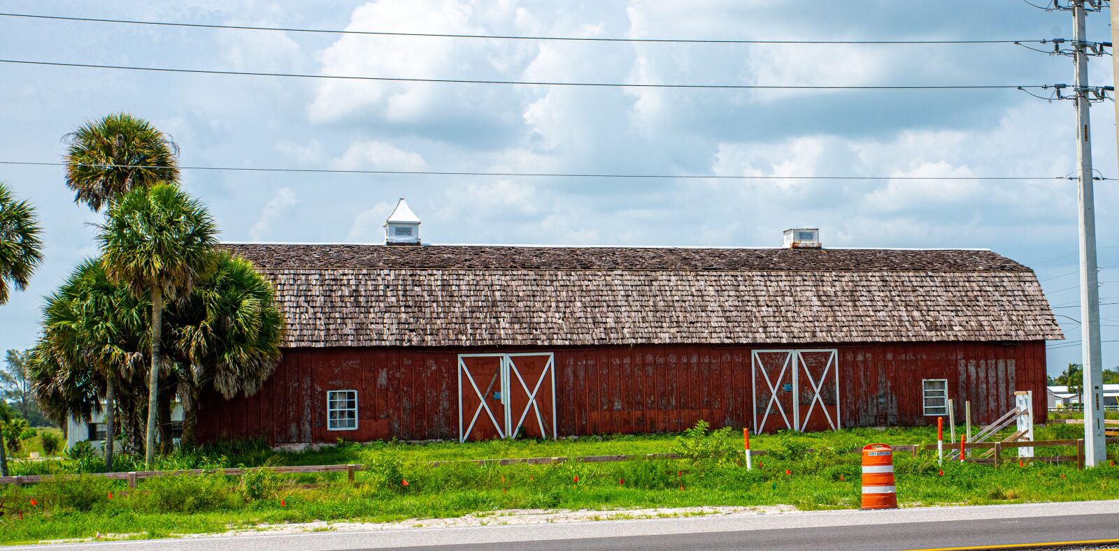 Tamron SP 24-70mm F2.8 Di VC USD sample photo. Barn, bell glade, building photography