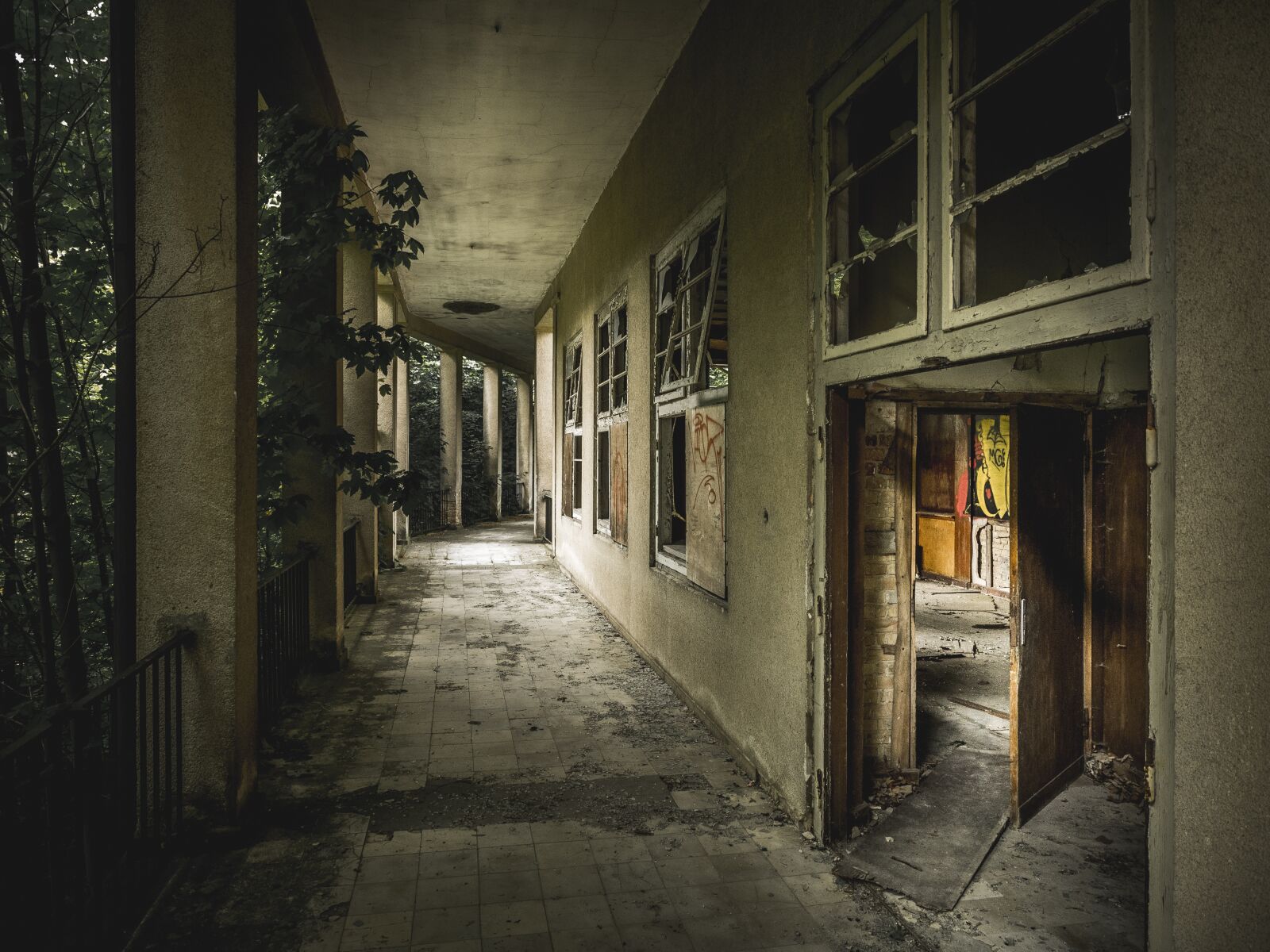 Olympus OM-D E-M1 + Olympus M.Zuiko Digital ED 12-40mm F2.8 Pro sample photo. Lost place, horror, abandoned photography