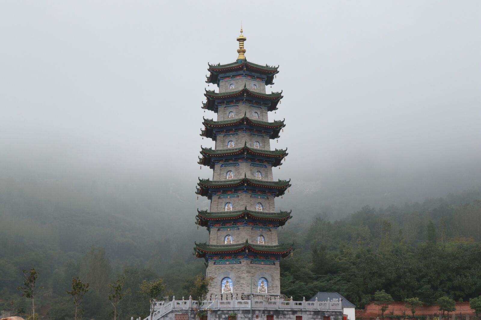 Canon EOS 80D sample photo. Tower, building, fog photography