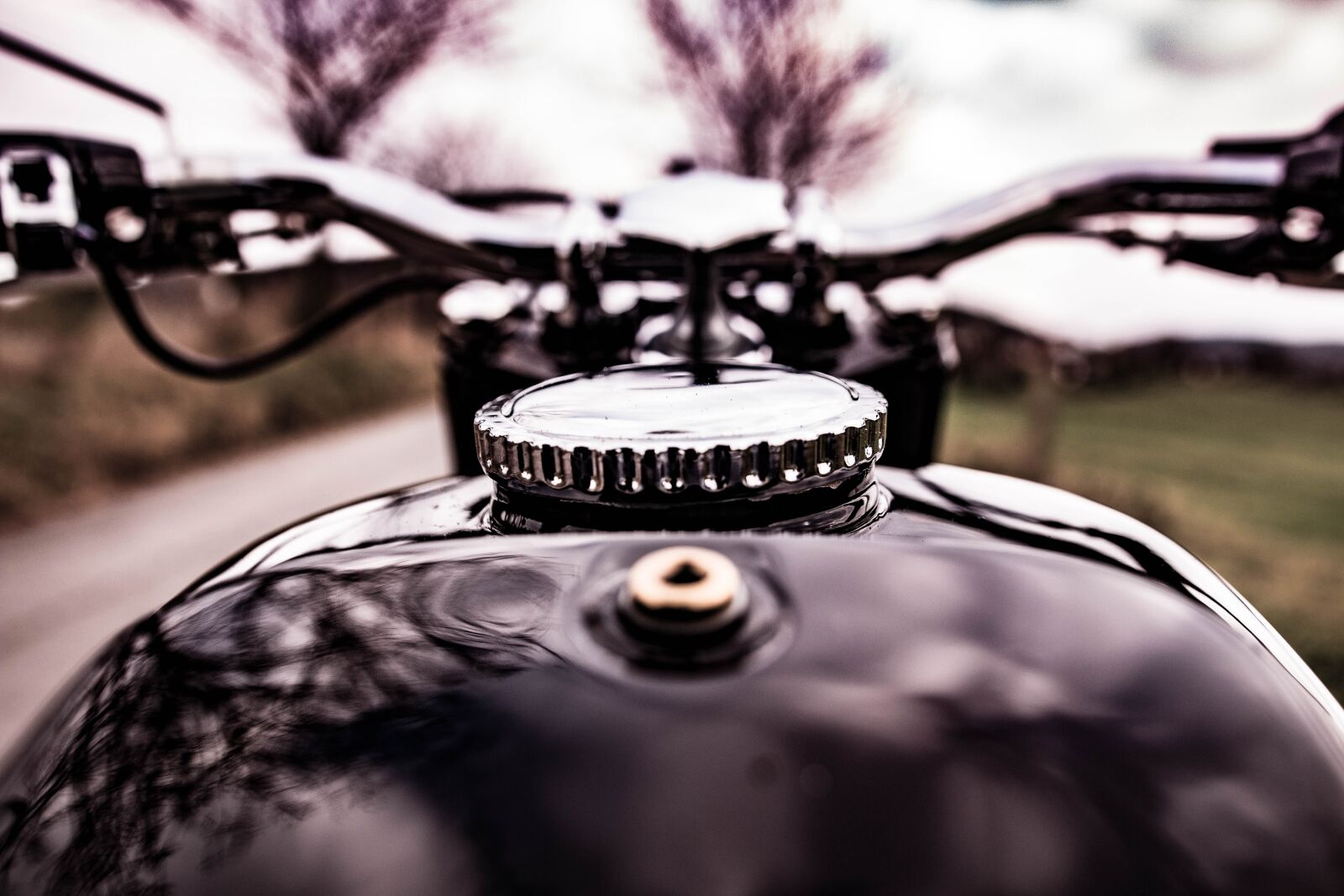 Canon EOS 70D sample photo. Motorcycle, tank, handlebars photography