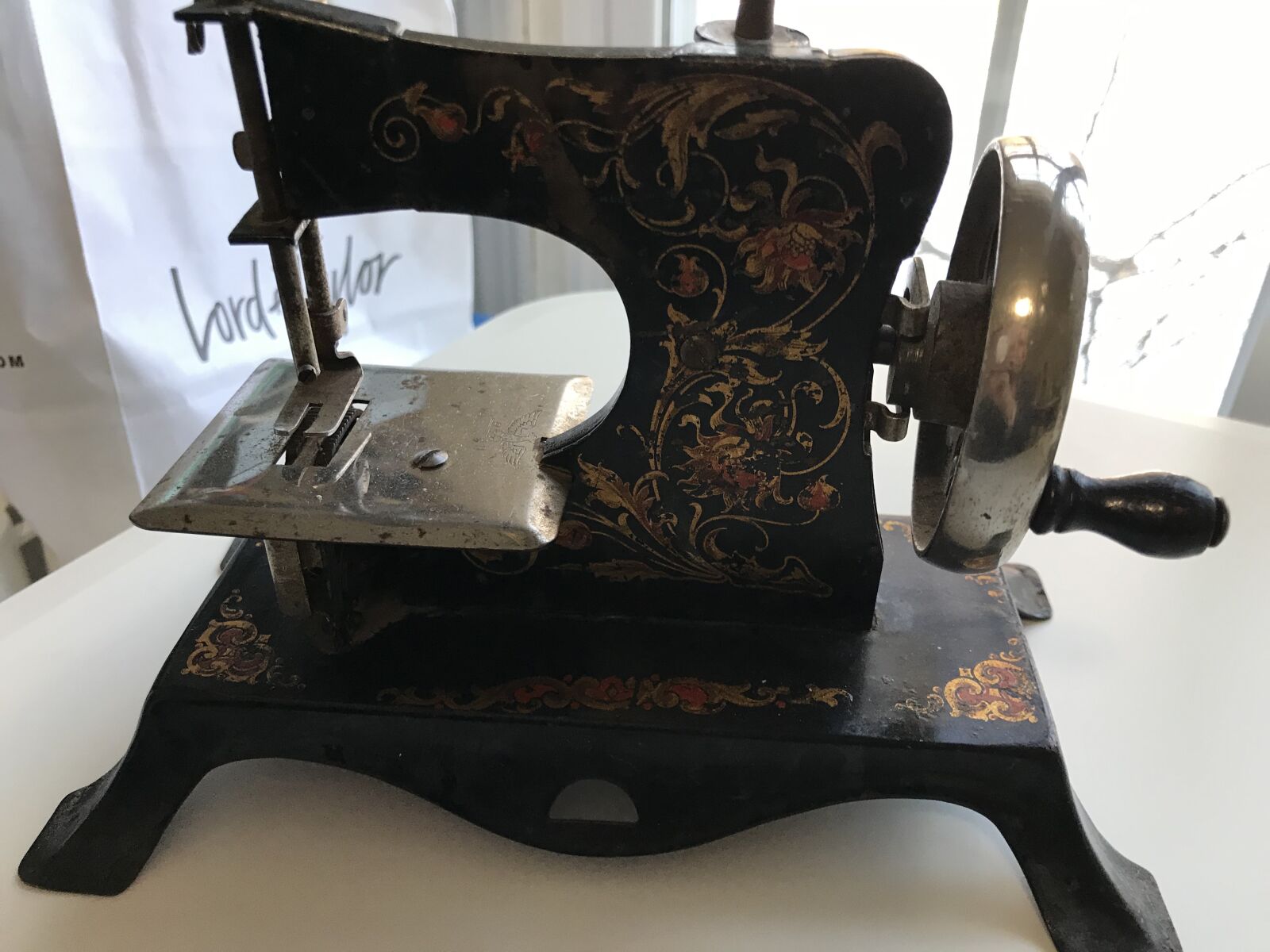 iPhone 7 back camera 3.99mm f/1.8 sample photo. Sewing machine, toy, sew photography