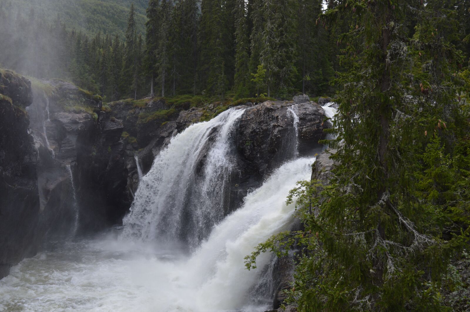 Nikon D3200 sample photo. Waterfalls, nature, norway photography