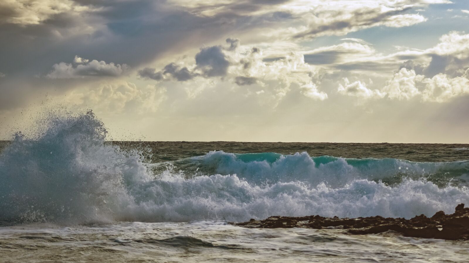 Nikon D3300 sample photo. Waves, smashing, sea photography