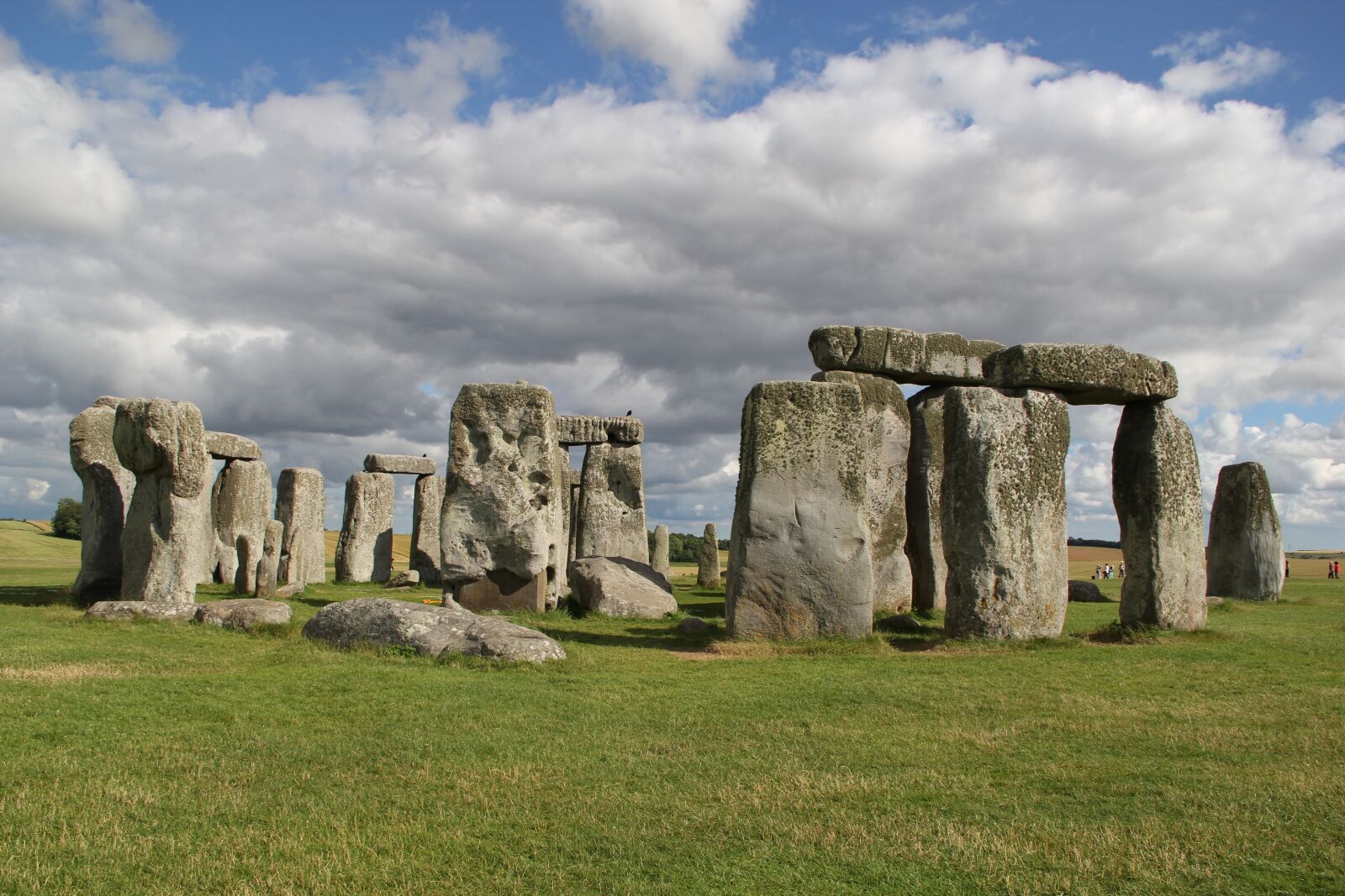 Canon EF-S 18-135mm F3.5-5.6 IS sample photo. Stonehenge, england, britain photography