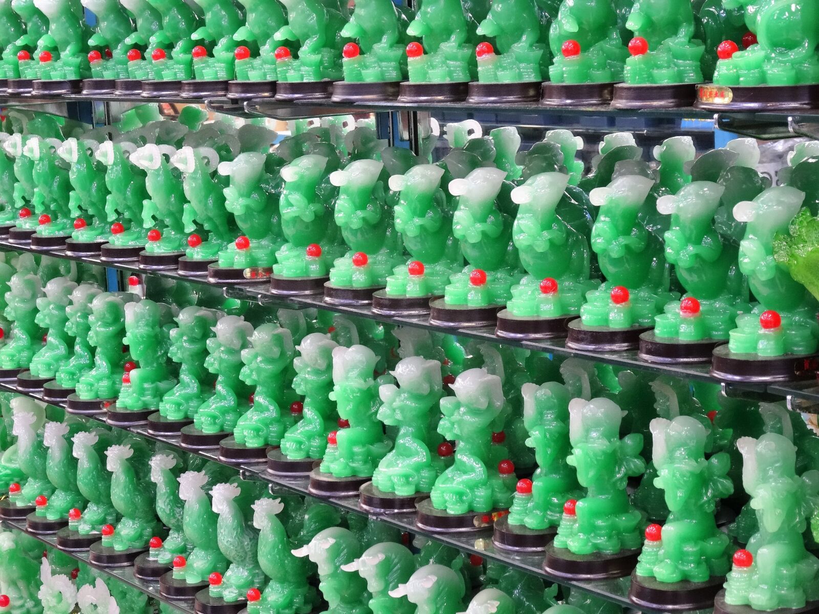 Sony DSC-HX50 sample photo. Chinese statuettes, jade, trinkets photography
