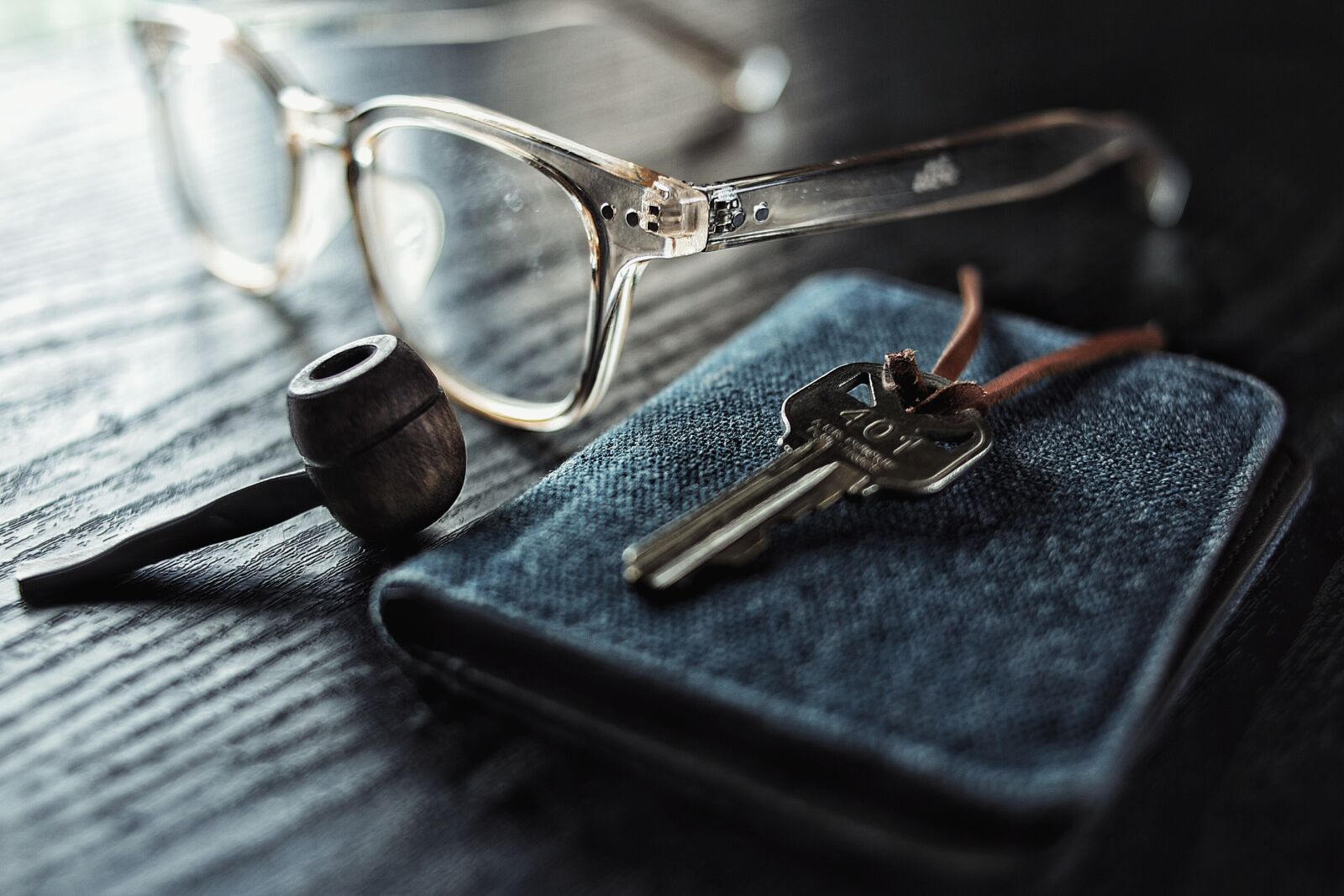 Canon EOS 6D sample photo. Wood, table, keys, pipe photography