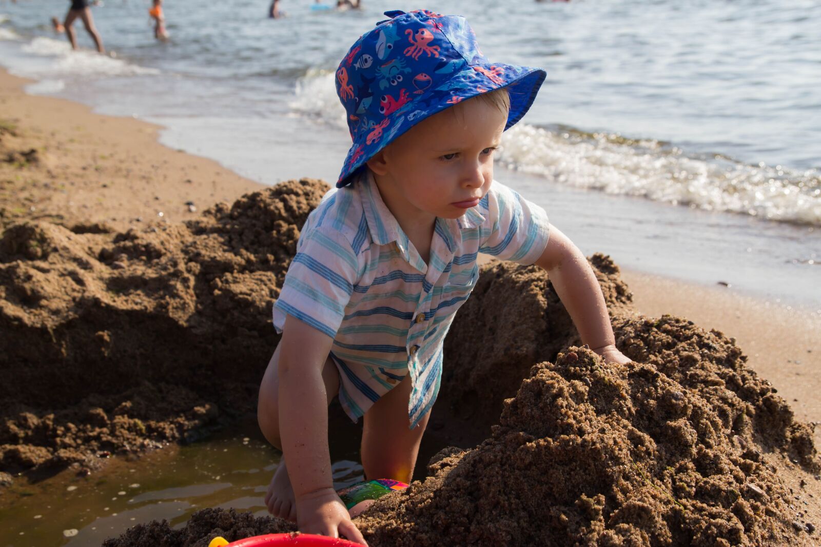 Tamron SP AF 17-50mm F2.8 XR Di II LD Aspherical (IF) sample photo. Sea, child, sand photography