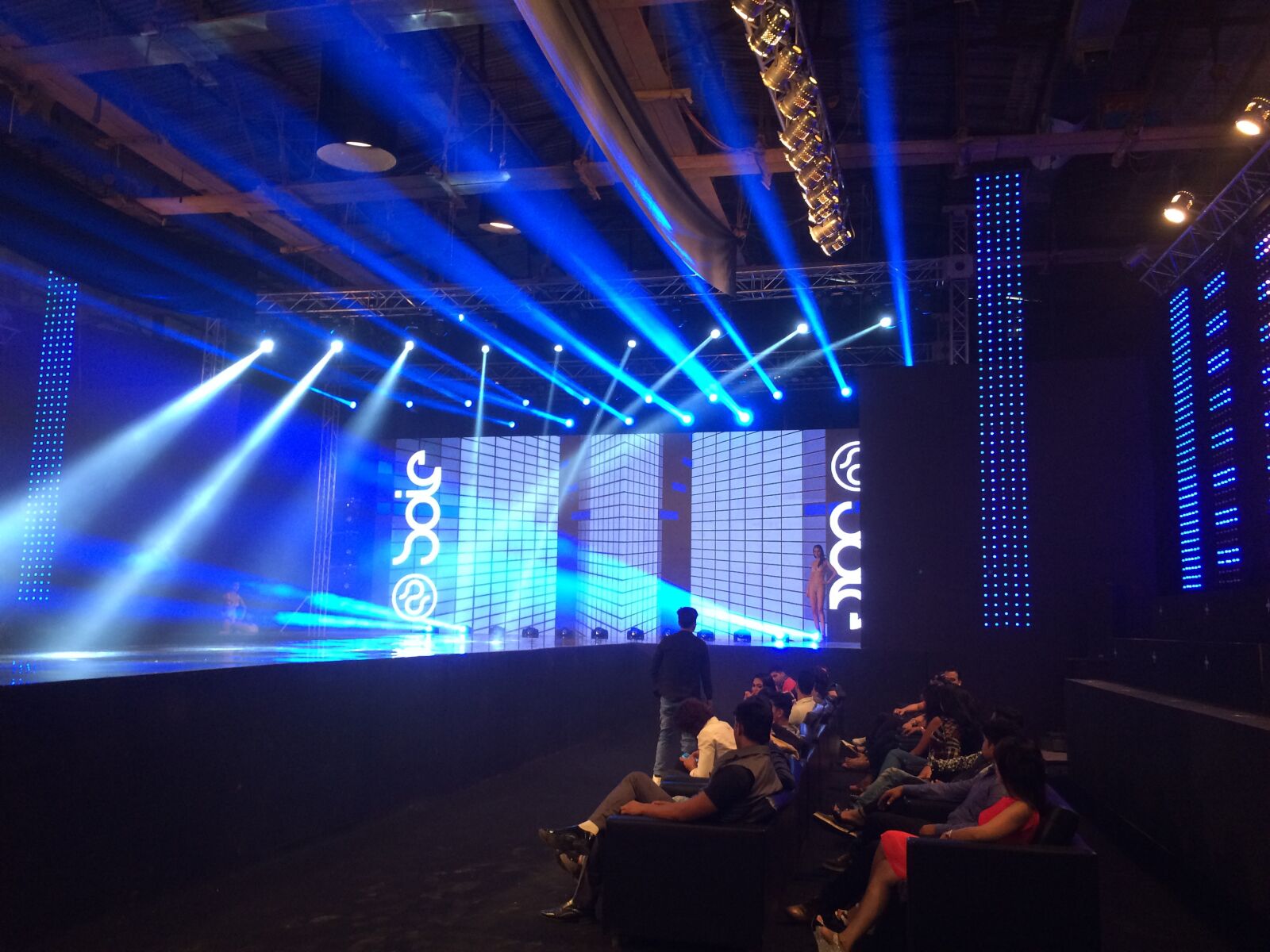 iPhone 5s back camera 4.15mm f/2.2 sample photo. Lights, stage, music photography