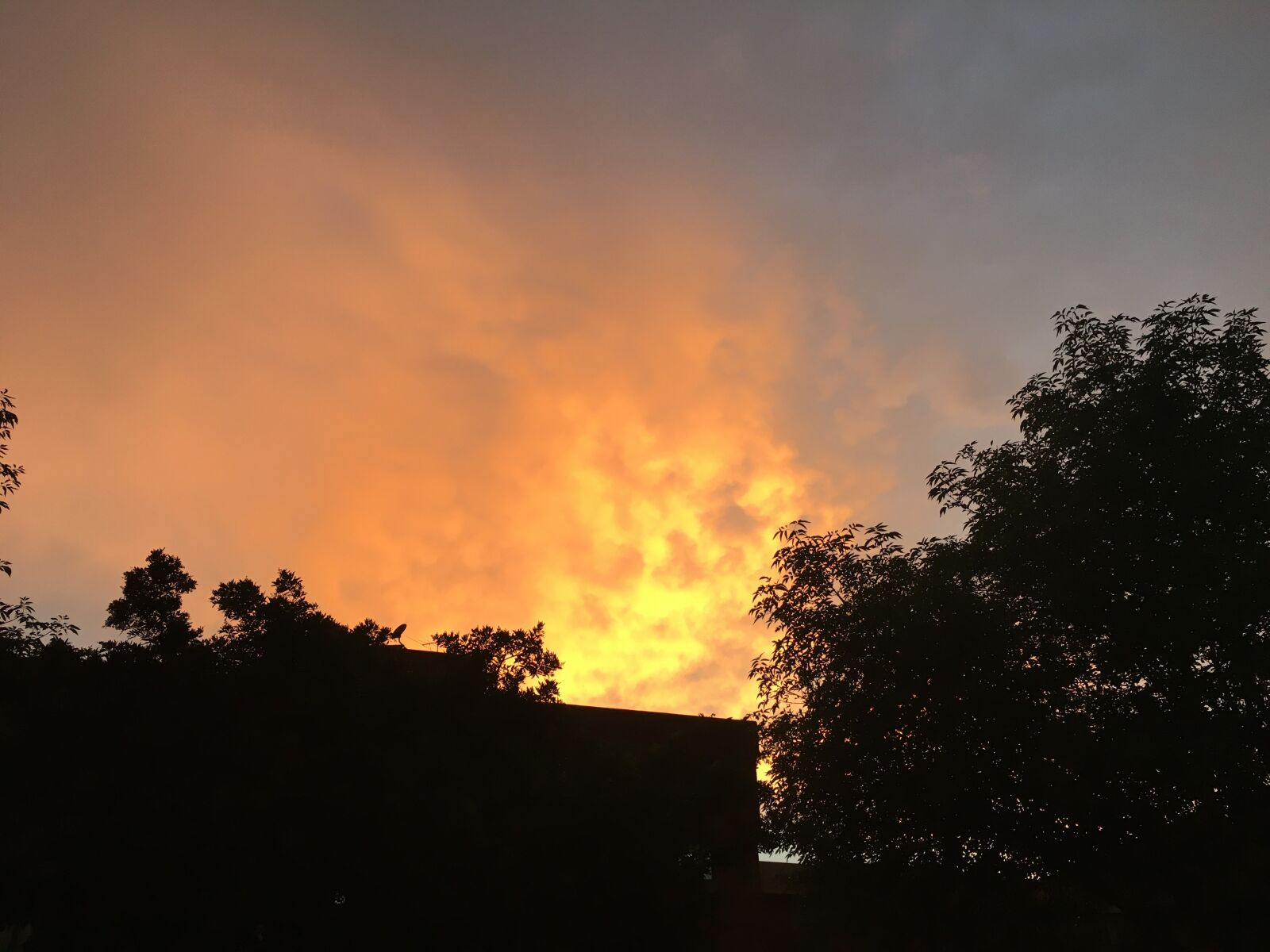 Apple iPhone 6s sample photo. Sunset, landscape, clouds photography
