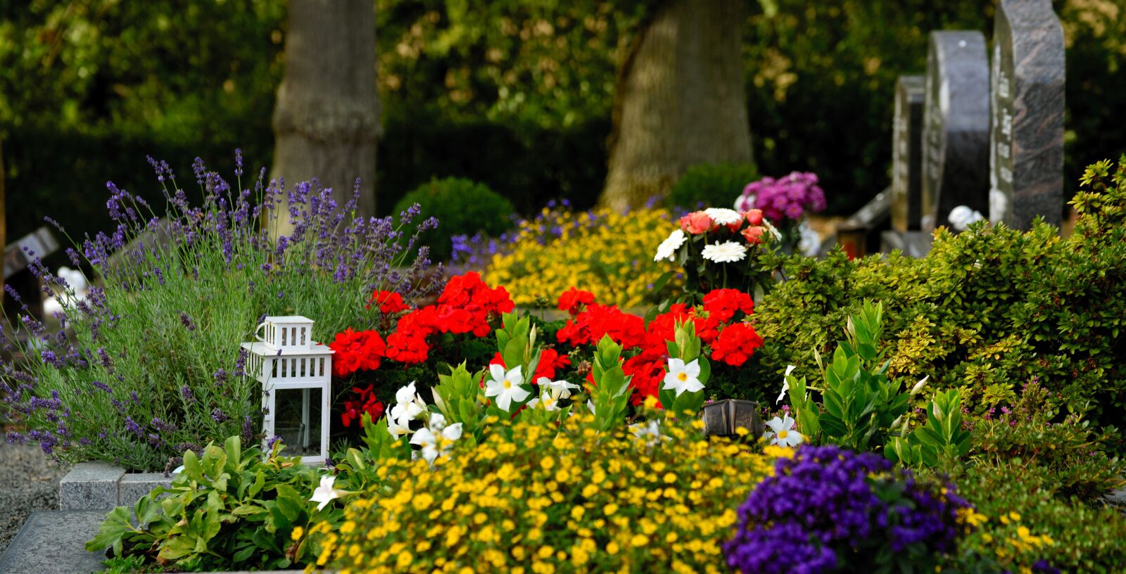 Nikon D610 sample photo. Graves, cemetery, grabschmuck photography