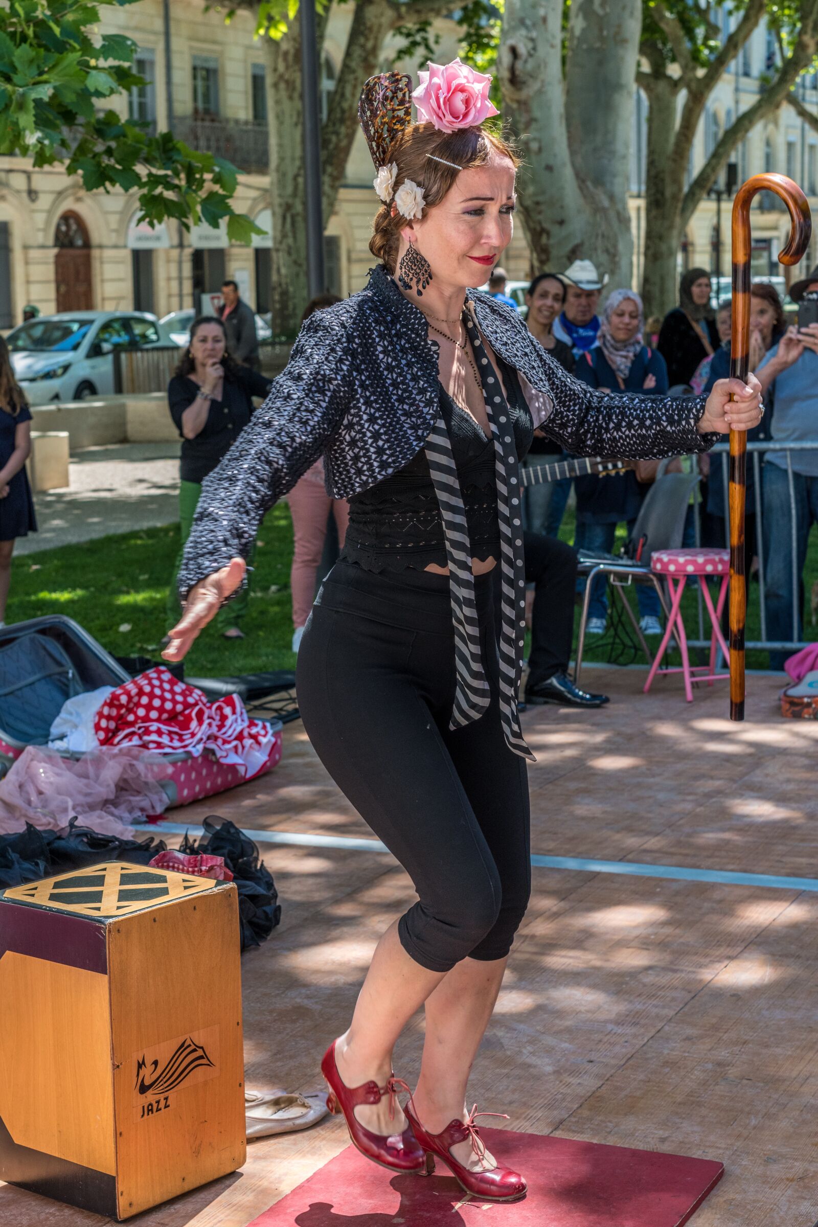 ZEISS Milvus 50mm F1.4 sample photo. Street, dancer, entertainer photography