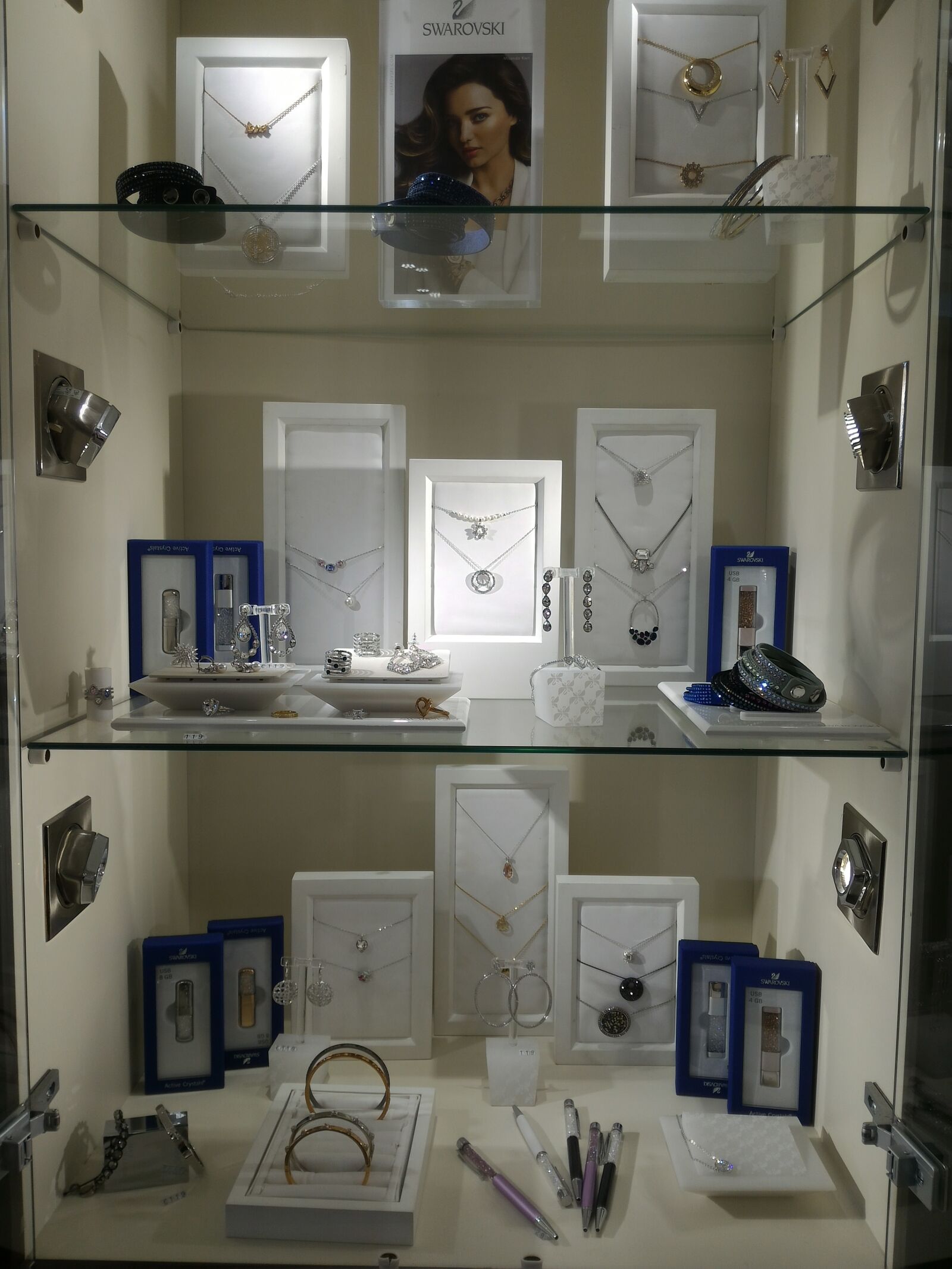 ASUS ZenFone 2 (ZE551ML) sample photo. Frames, paintings, silver photography