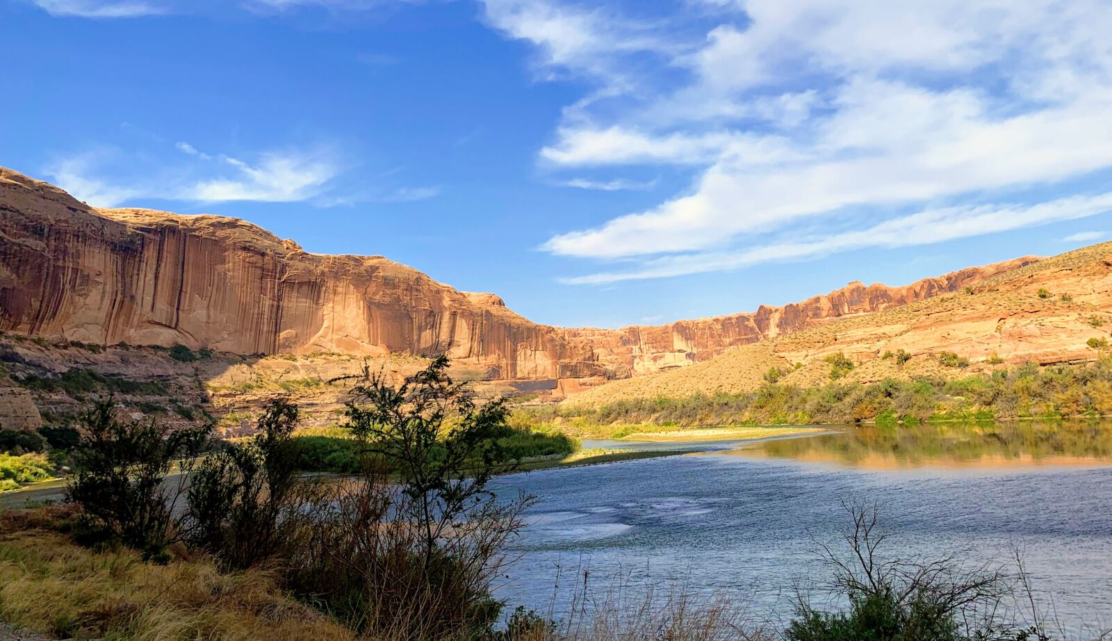 Apple iPhone XS + iPhone XS back dual camera 4.25mm f/1.8 sample photo. Utah, moab, colorado river photography