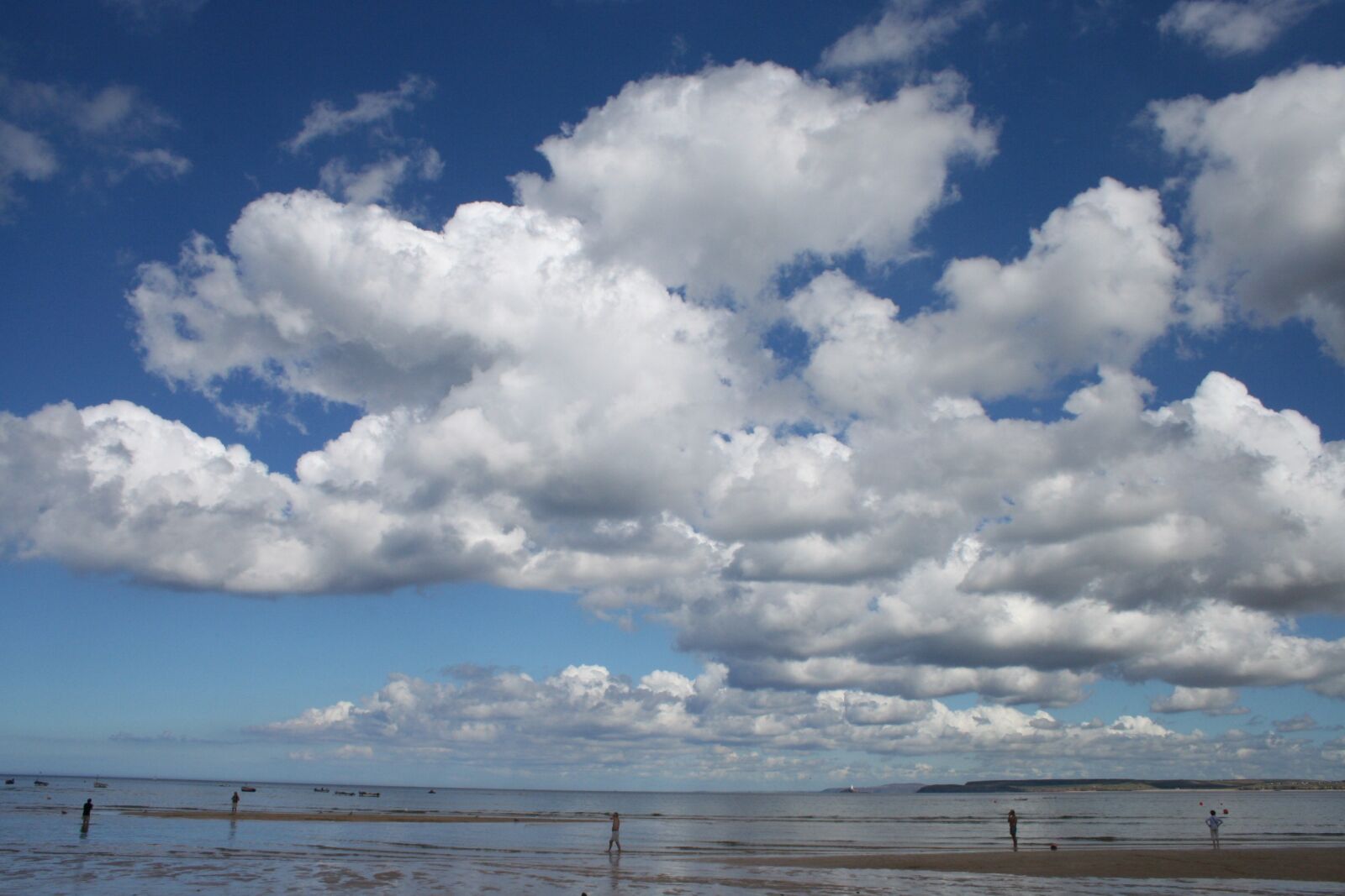Canon EOS 350D (EOS Digital Rebel XT / EOS Kiss Digital N) sample photo. Clouds, blue, sky photography