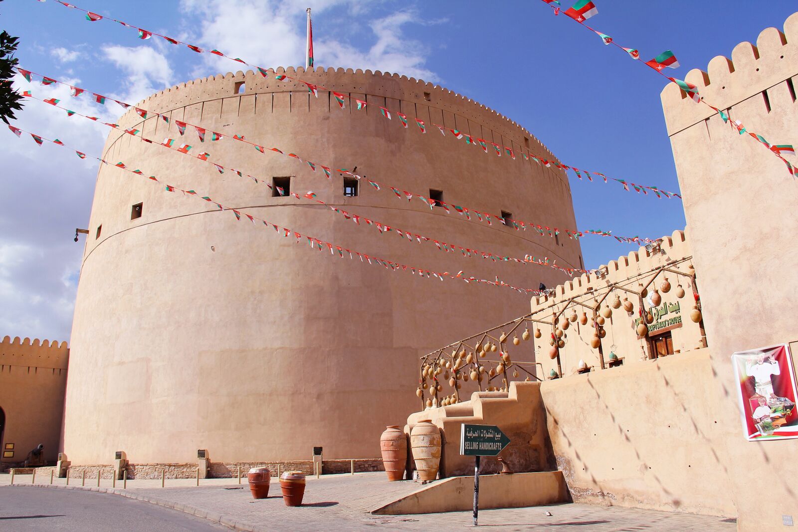 Canon EF-S 18-200mm F3.5-5.6 IS sample photo. Nizwa fort, fort, oman photography