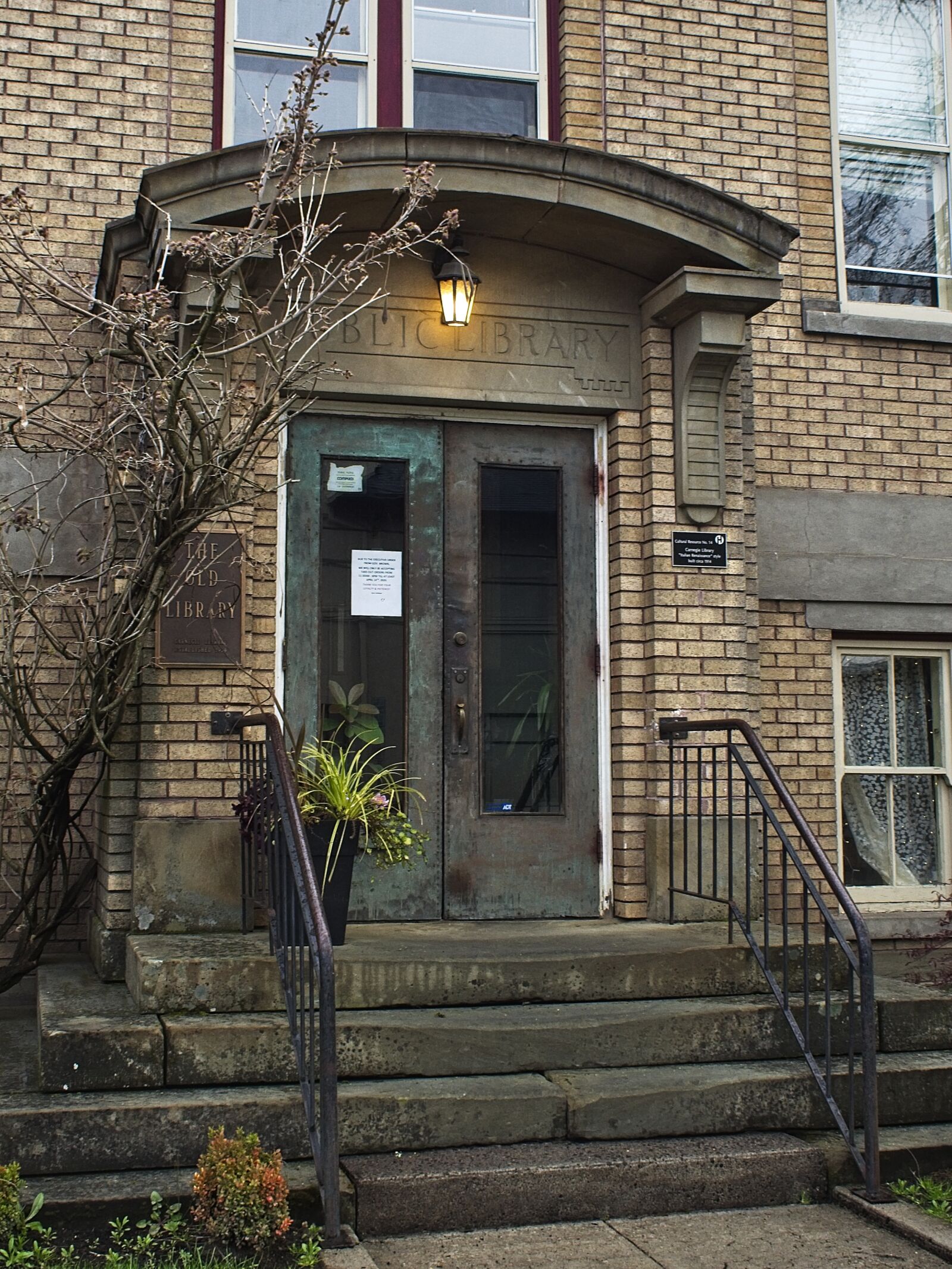 Olympus OM-D E-M1 sample photo. Door, library, entrance photography